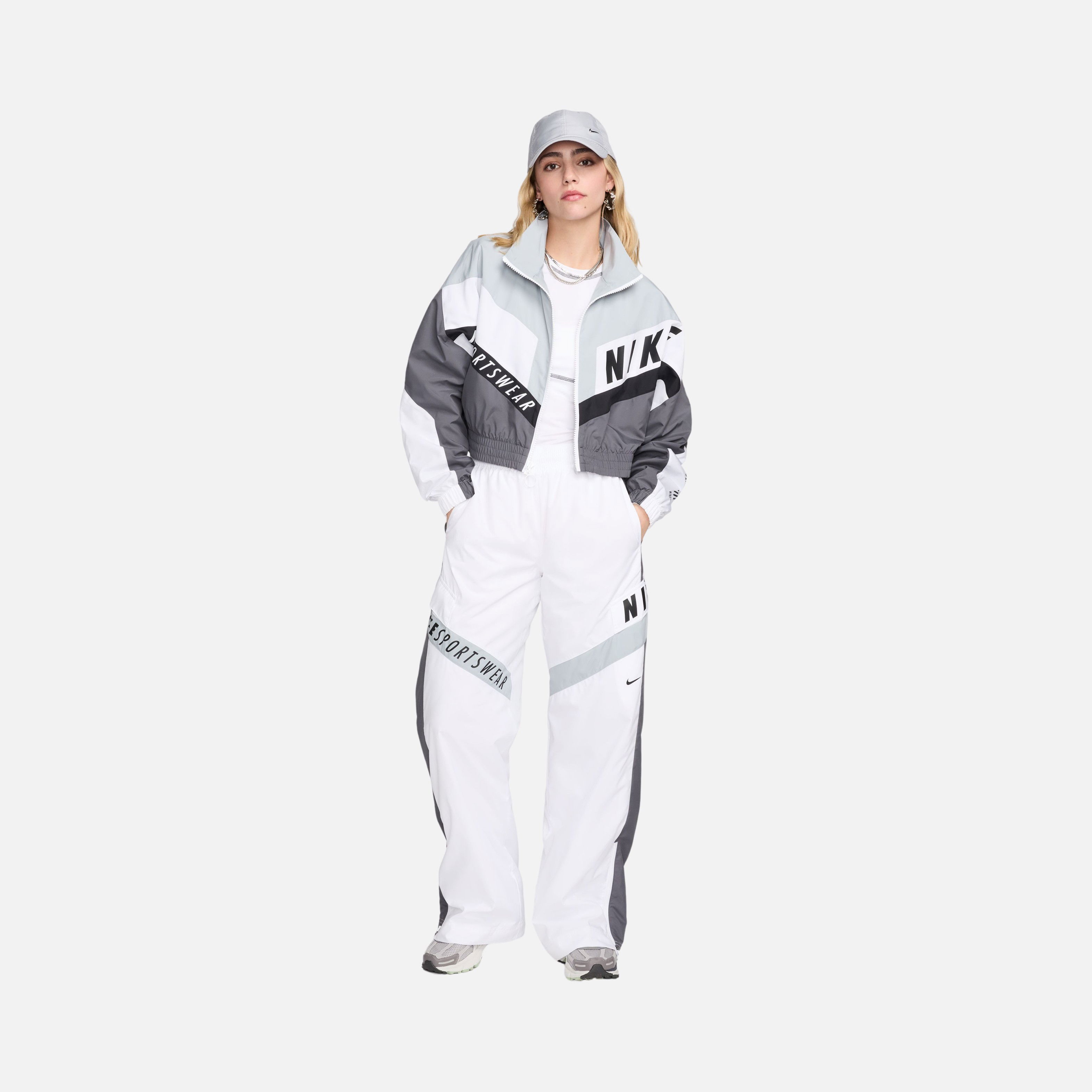 Nike Sportswear Gel Woven Street Crop Lined Full-Zip Kadın Ceket