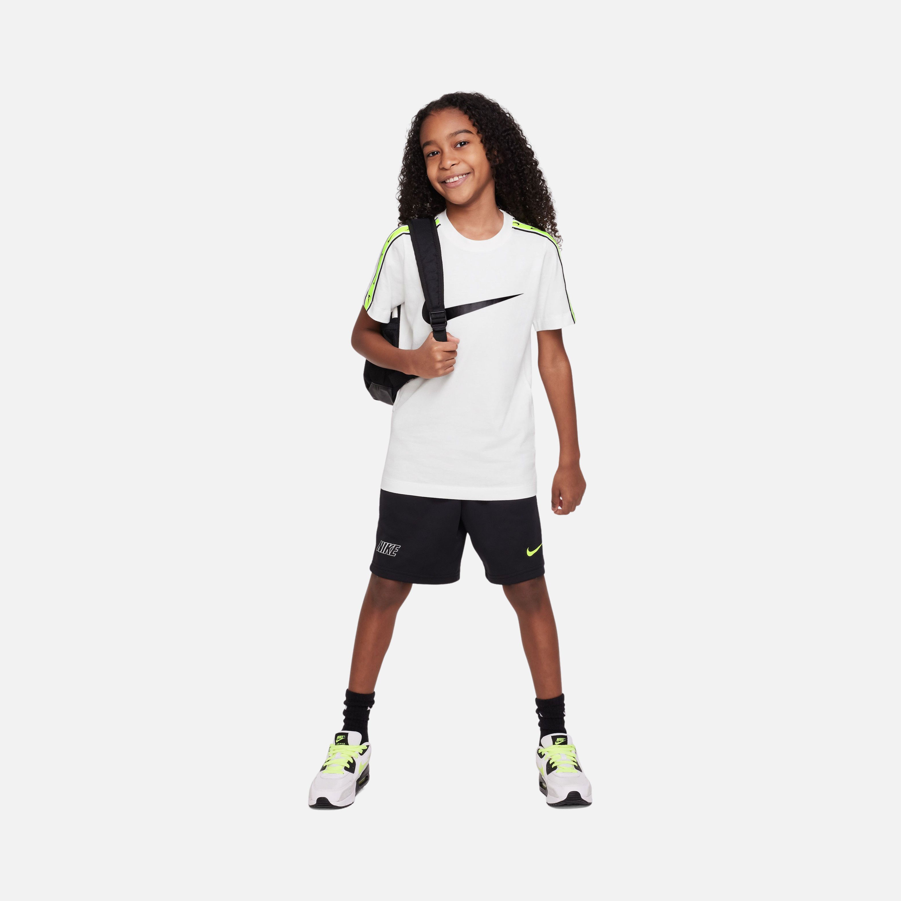 Nike Sportswear Repeat Older (Boys') Short-Sleeve Çocuk Tişört