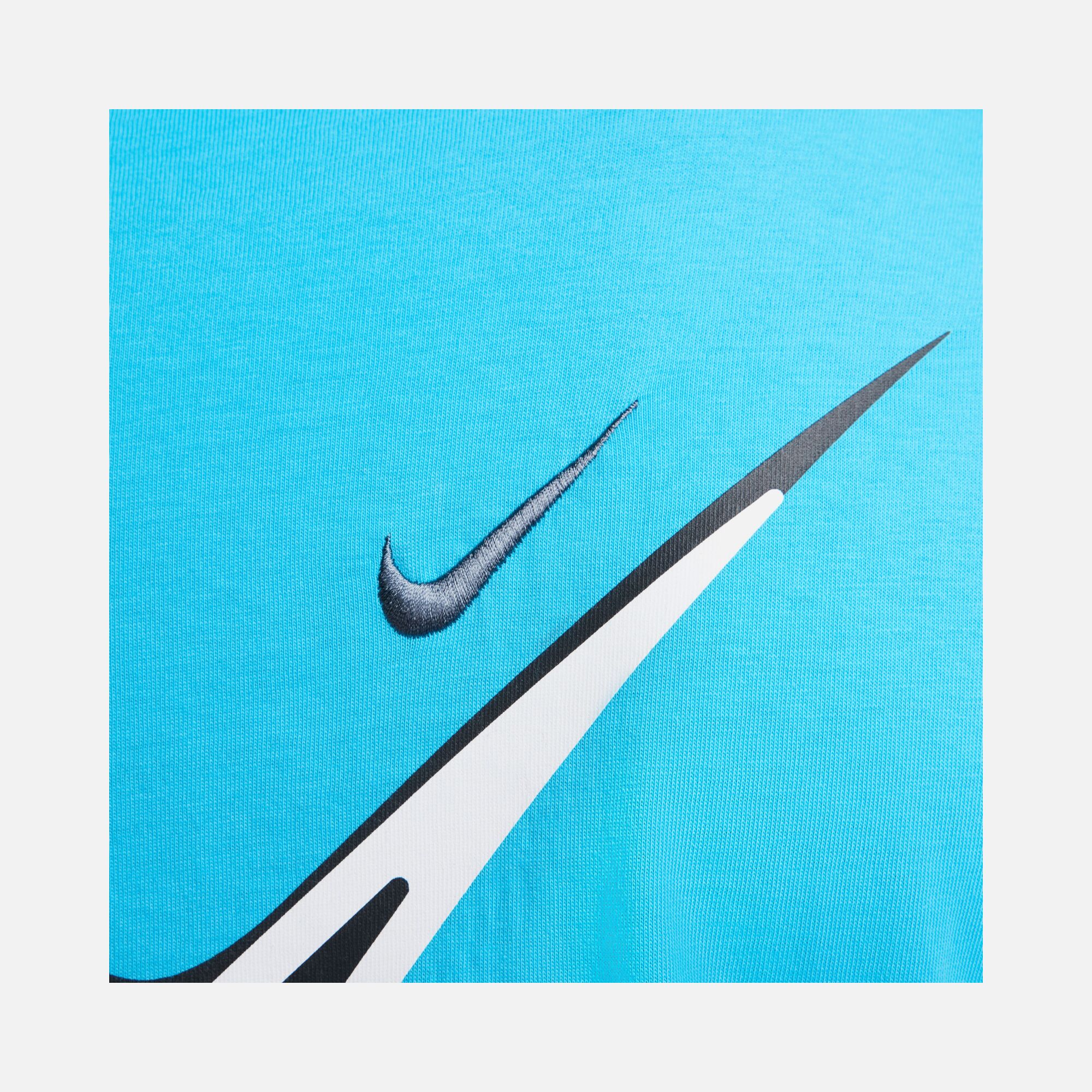 Nike Sportswear ''Triple Swoosh Graphic'' Short-Sleeve Erkek Tişört