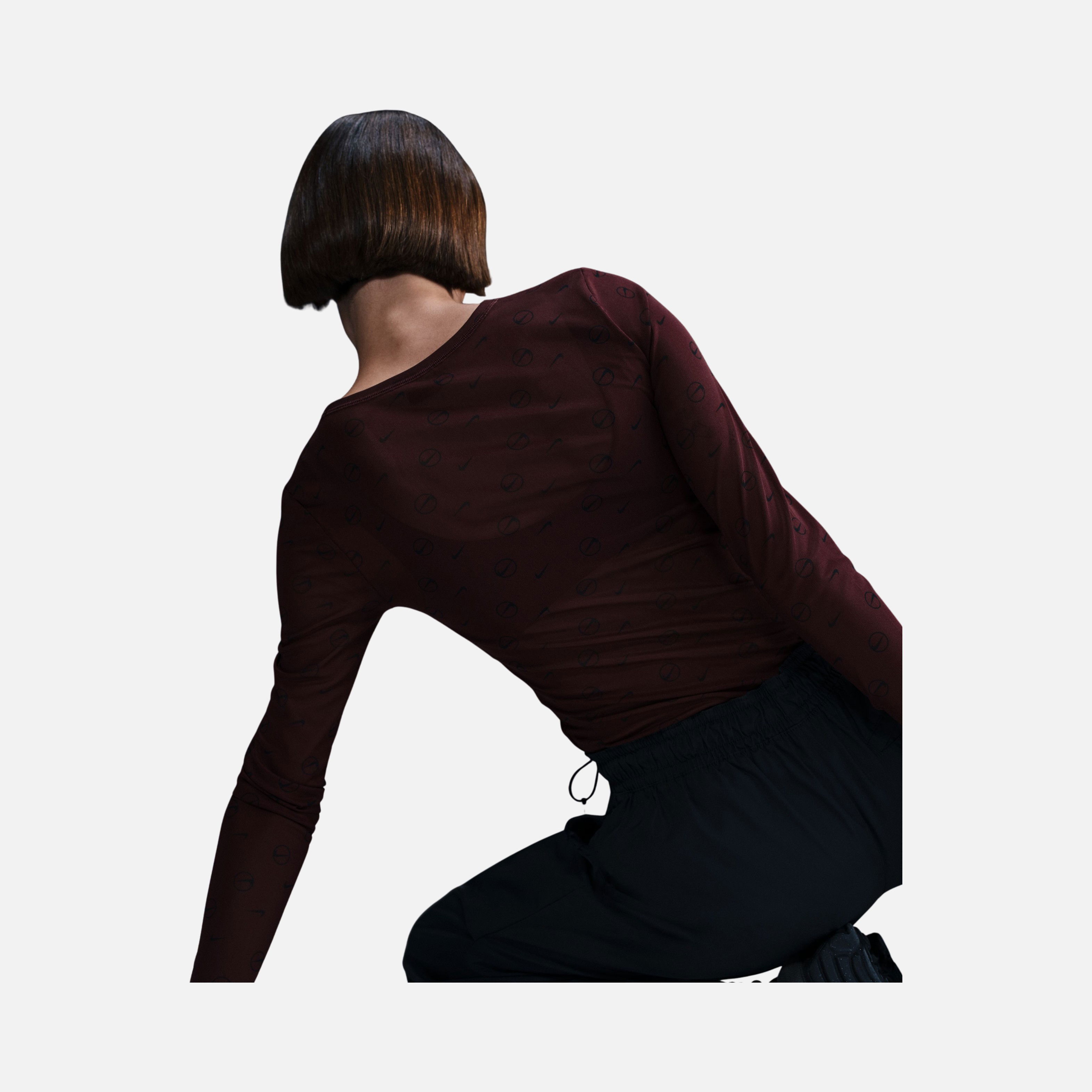 Nike Sportswear Sheer Slim Fit Long-Sleeve Kadın Tişört