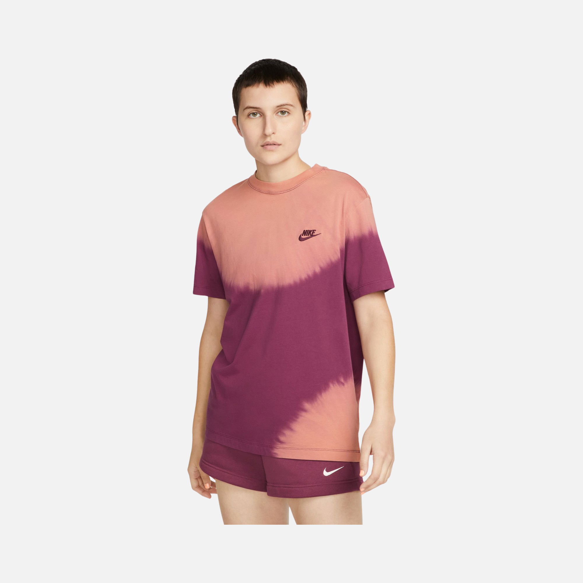 Nike Sportswear Essentials+ Short-Sleeve Kadın Tişört