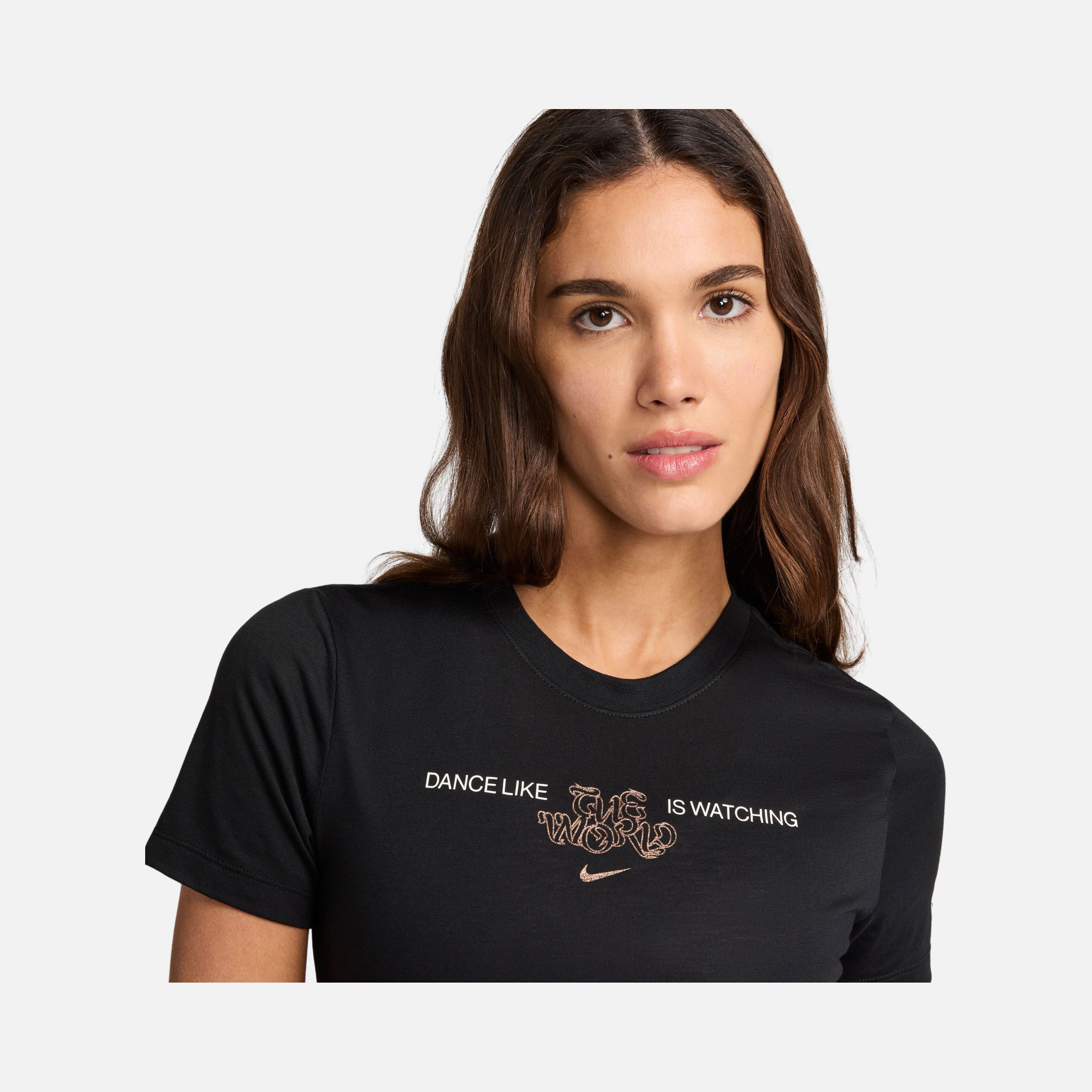 Nike Sportswear ''Dance Like Is Whatching'' Cropped Short-Sleeve Kadın Tişört