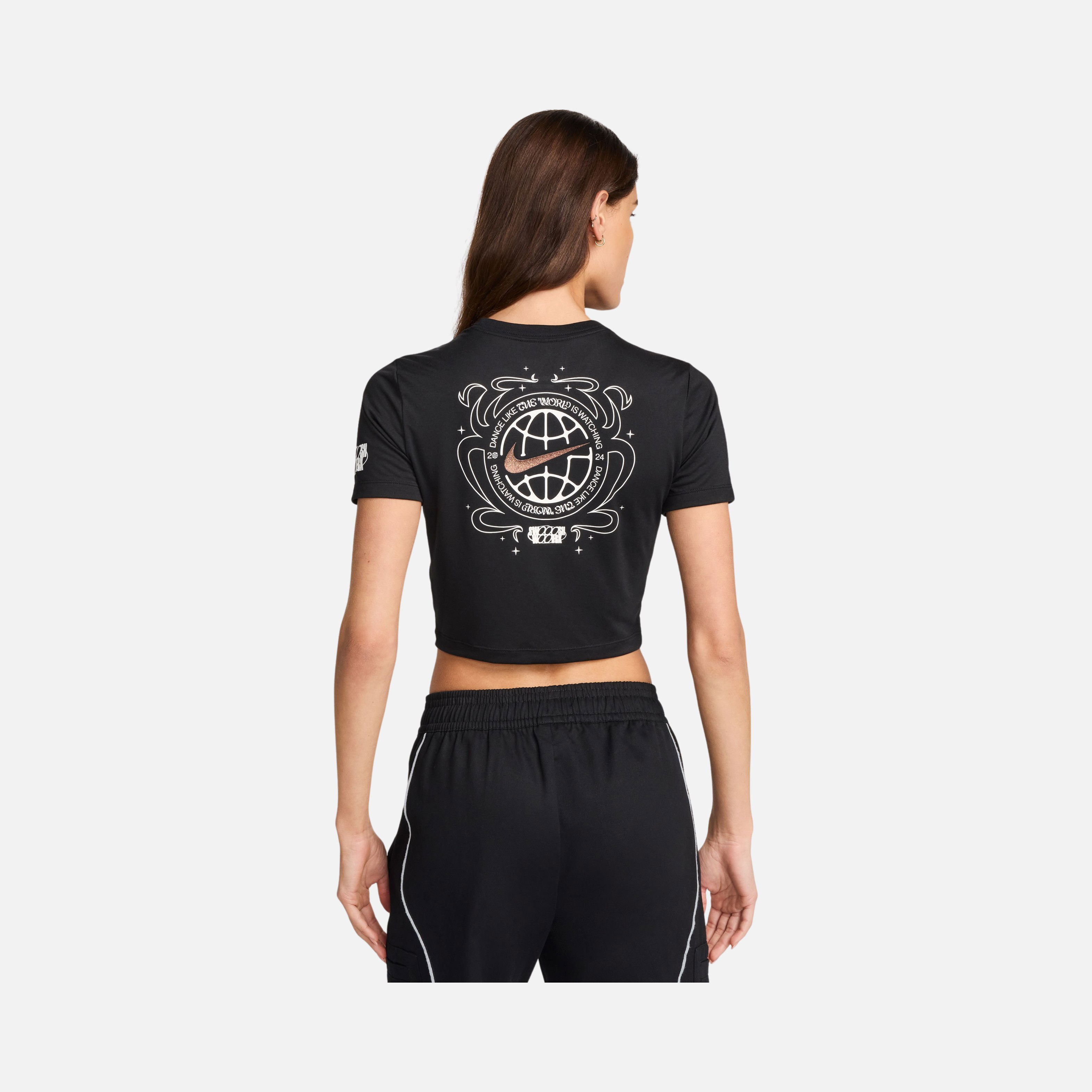 Nike Sportswear ''Dance Like Is Whatching'' Cropped Short-Sleeve Kadın Tişört
