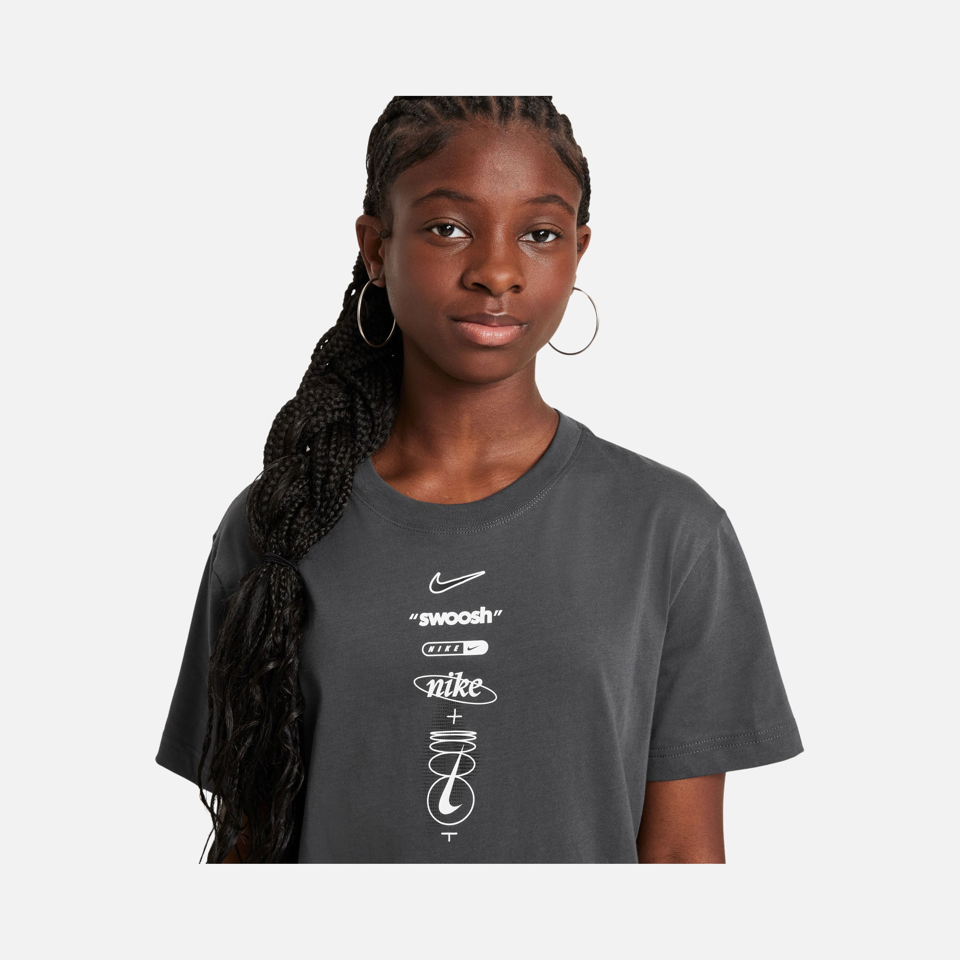 Nike Sportswear Swoosh Graphic Boyfriend Short-Sleeve (Girls') Çocuk Tişört