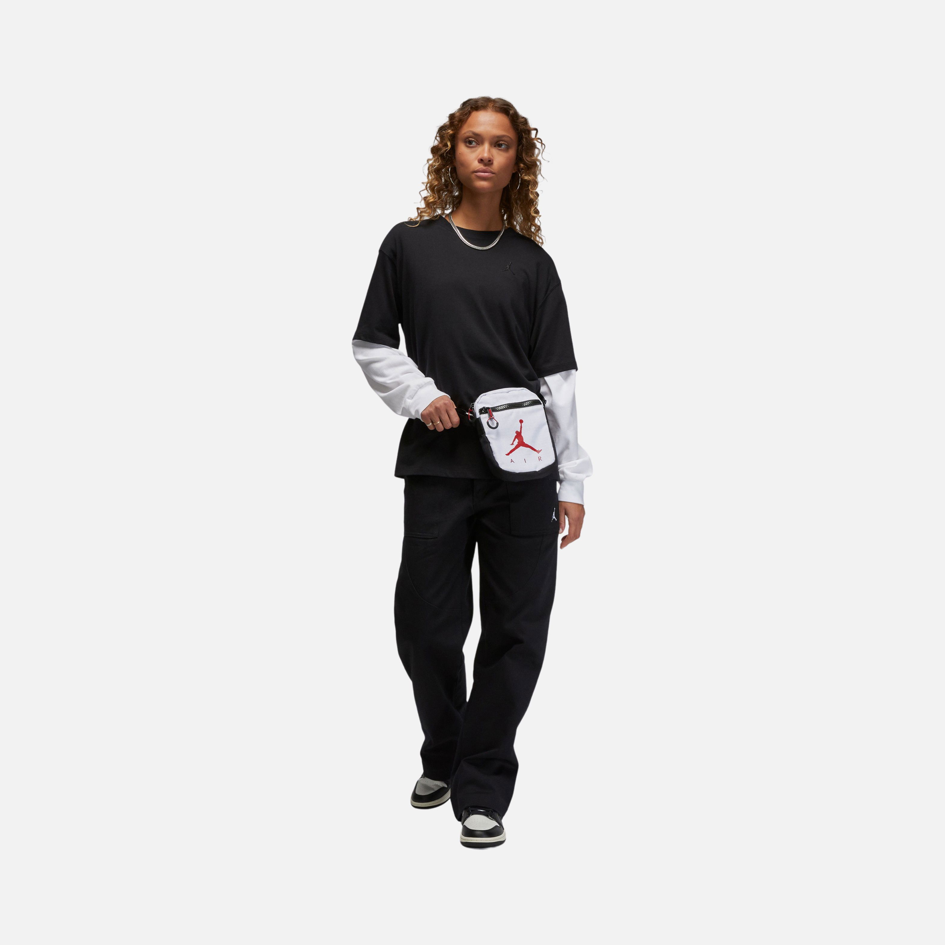 Nike Jordan Essentials Graphic Core 23 Relaxed Fit Short-Sleeve Kadın Tişört