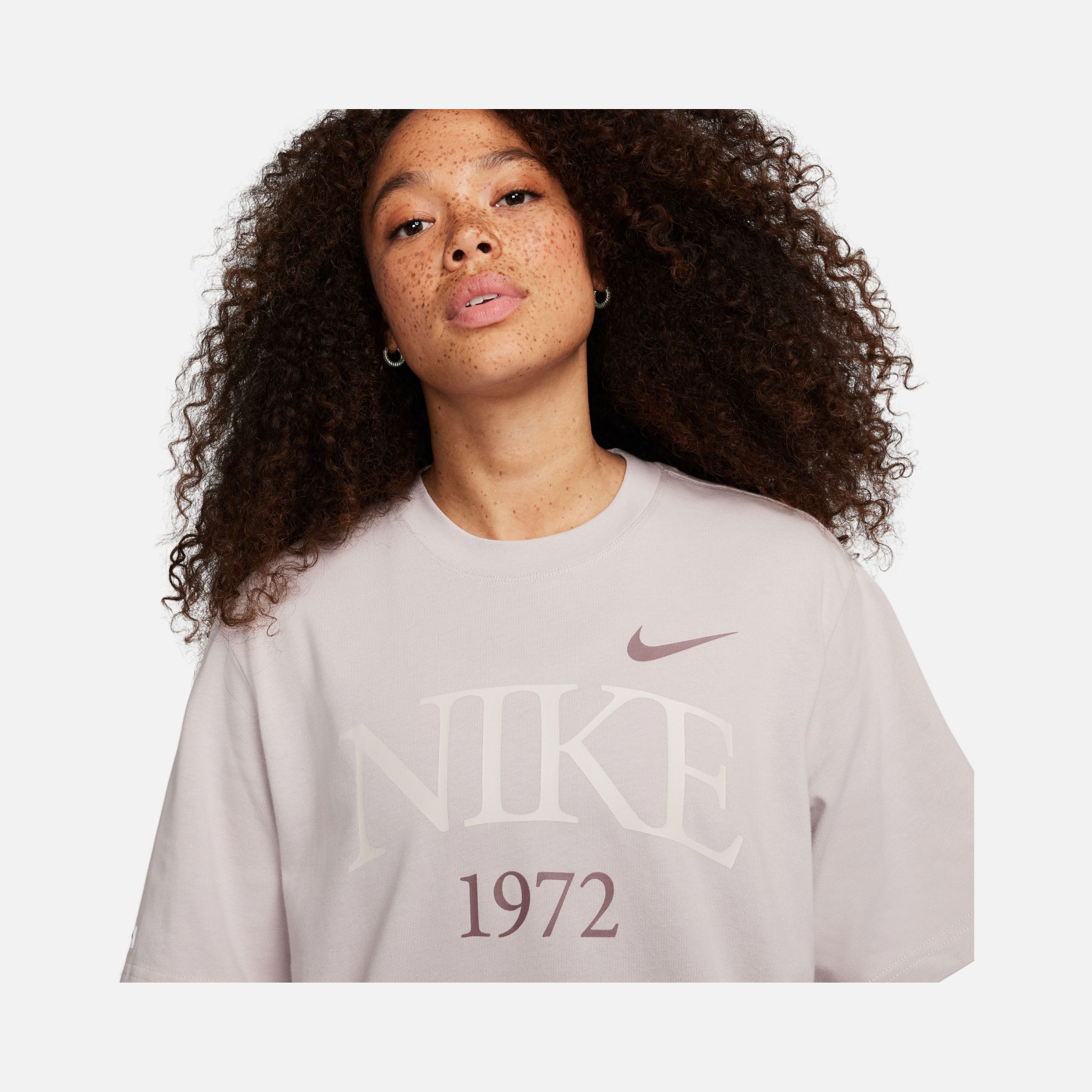 Nike Sportswear Classics Boxy Square Cut Short-Sleeve Kadın Tişört