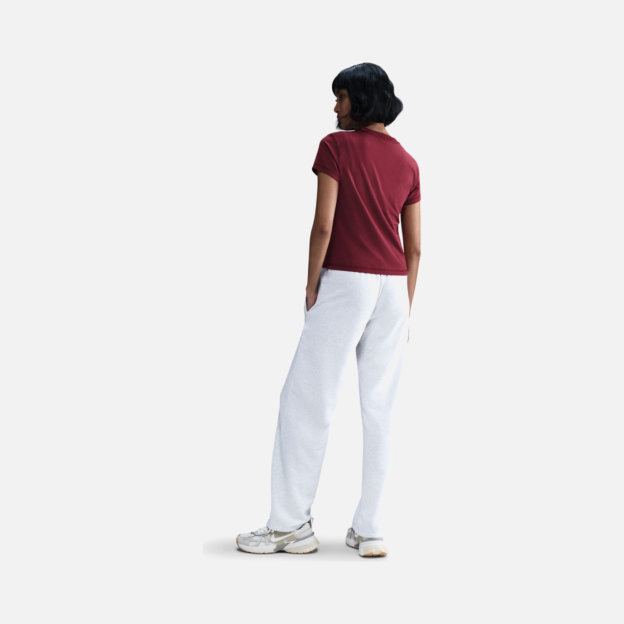 Nike Sportswear Chill Knit Slim Cropped Short-Sleeve Kadın Tişört