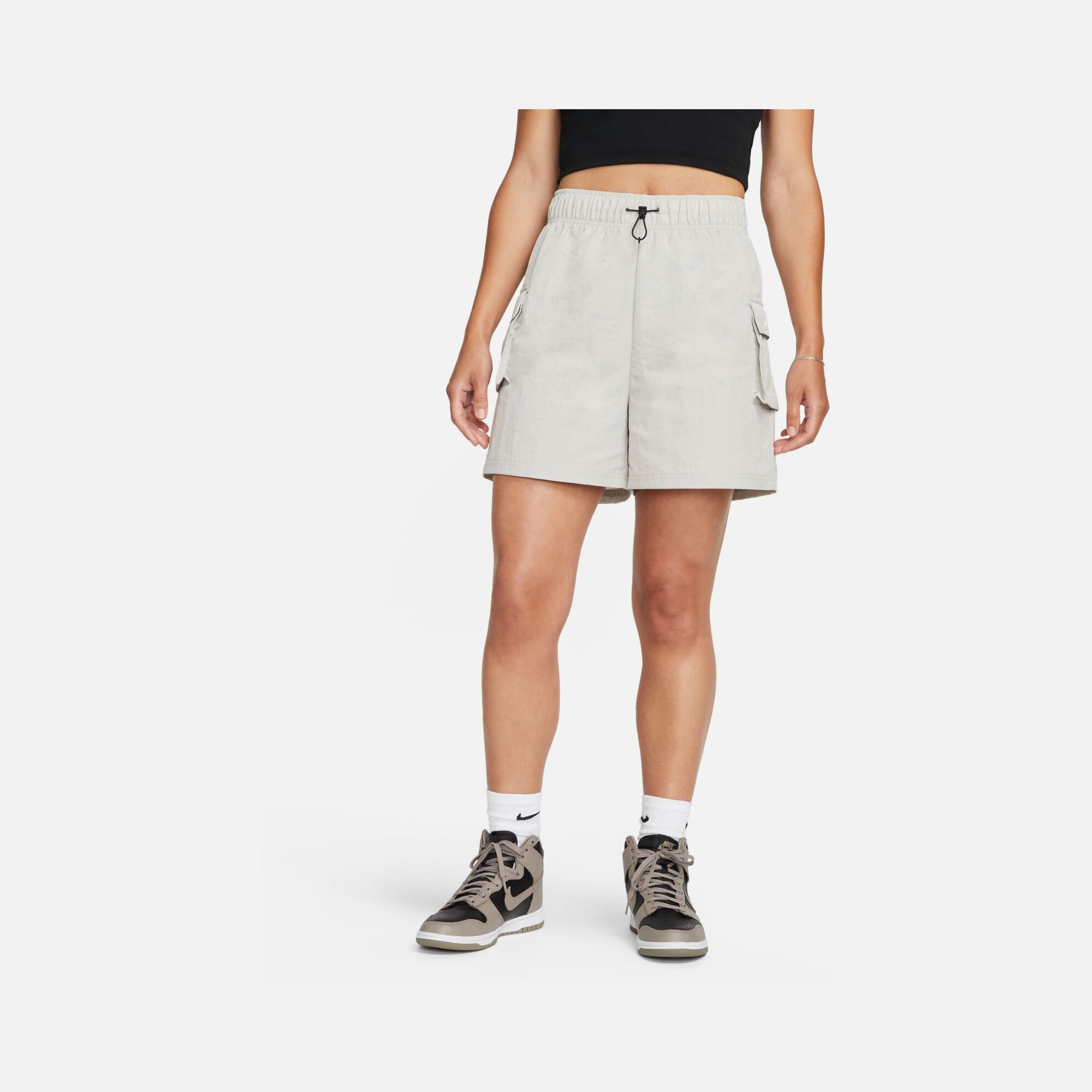 Nike Sportswear Essential Woven High-Rise Kadın Şort