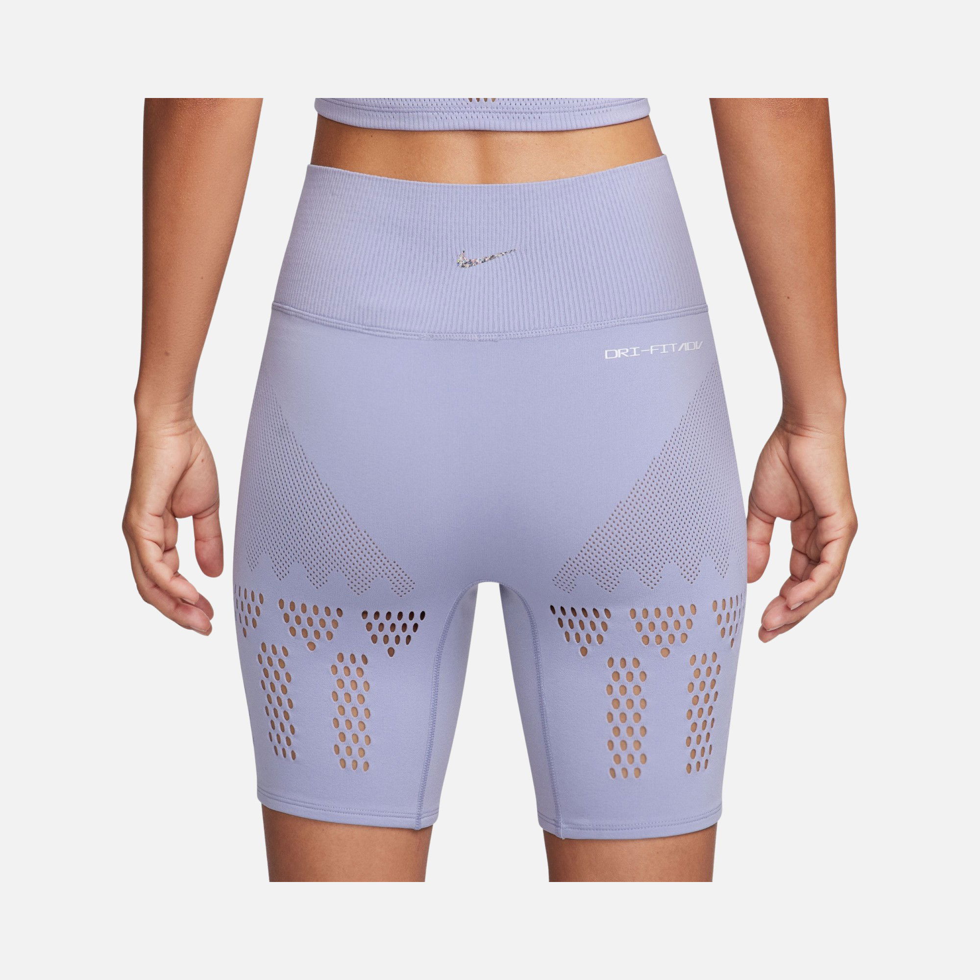 Nike Yoga Dri-Fit ADV Luxe High-Waisted Kadın Şort