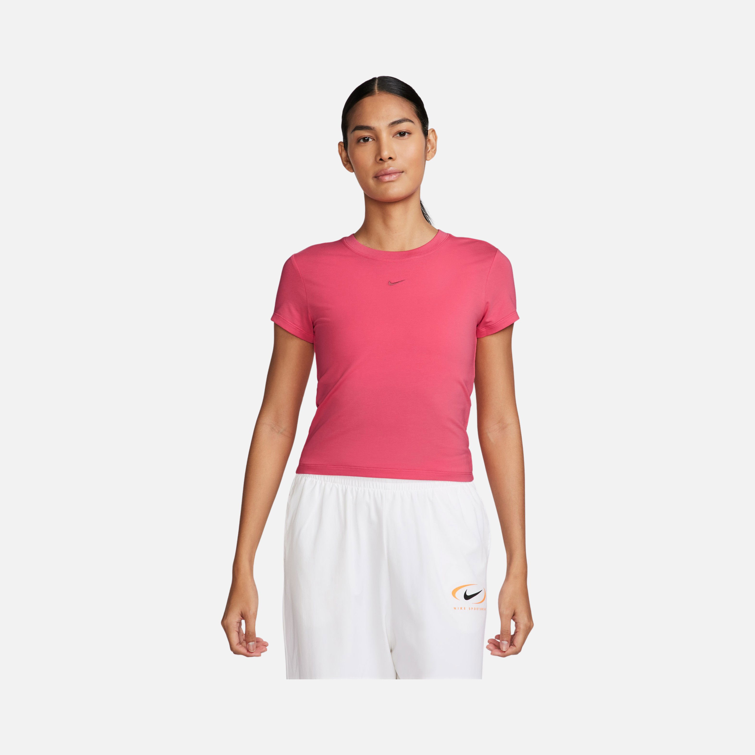 Nike Sportswear Essentials Chill Knit Short-Sleeve Kadın Tişört