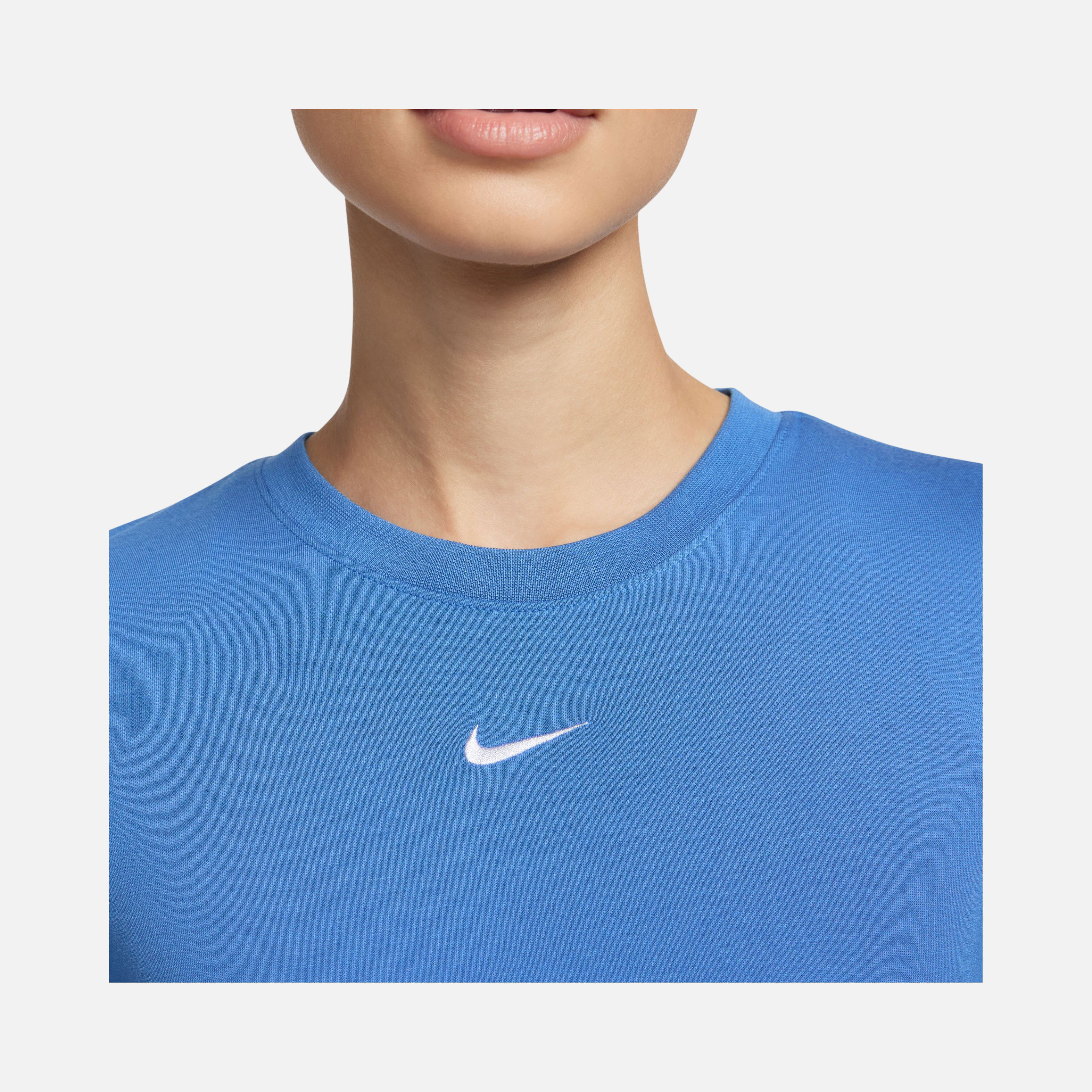 Nike Sportswear Essential Slim-Fit Cropped Short-Sleeve Kadın Tişört