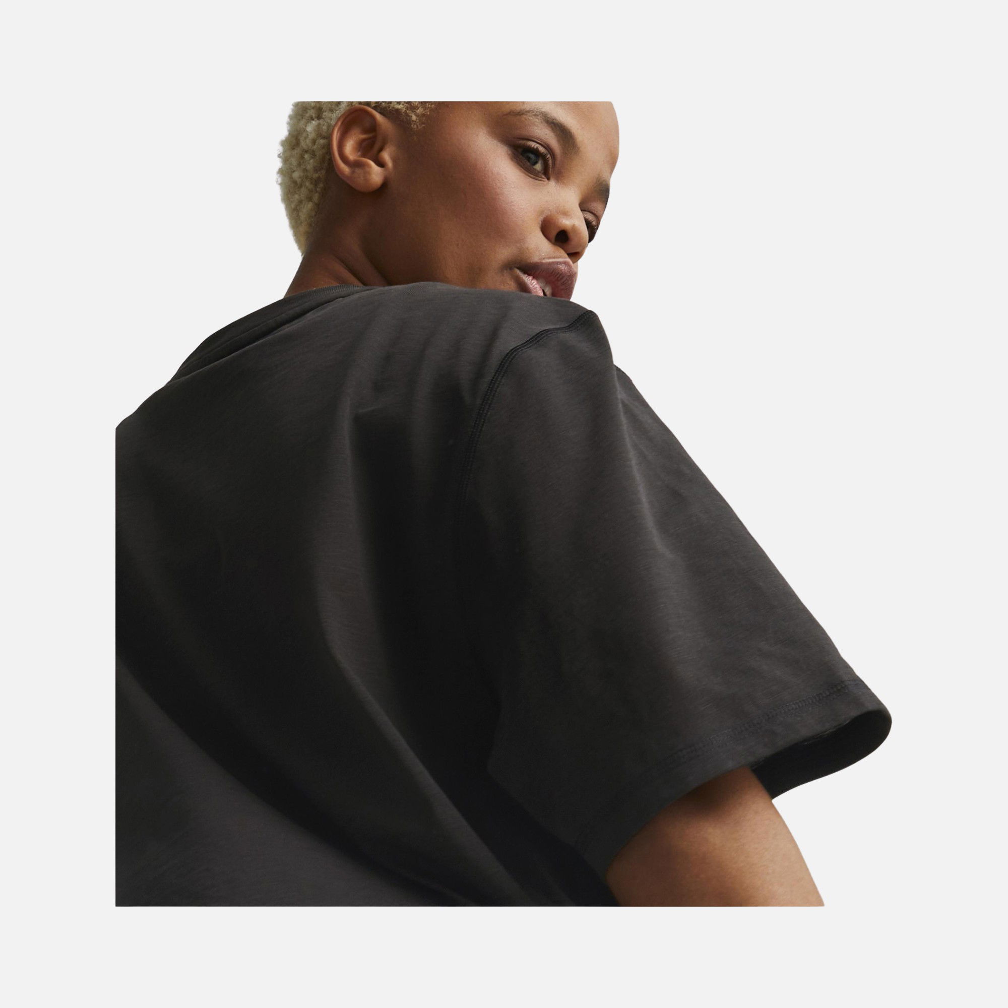 Puma Womens Graphic Boxy Crop Short-Sleeve Kadın Tişört