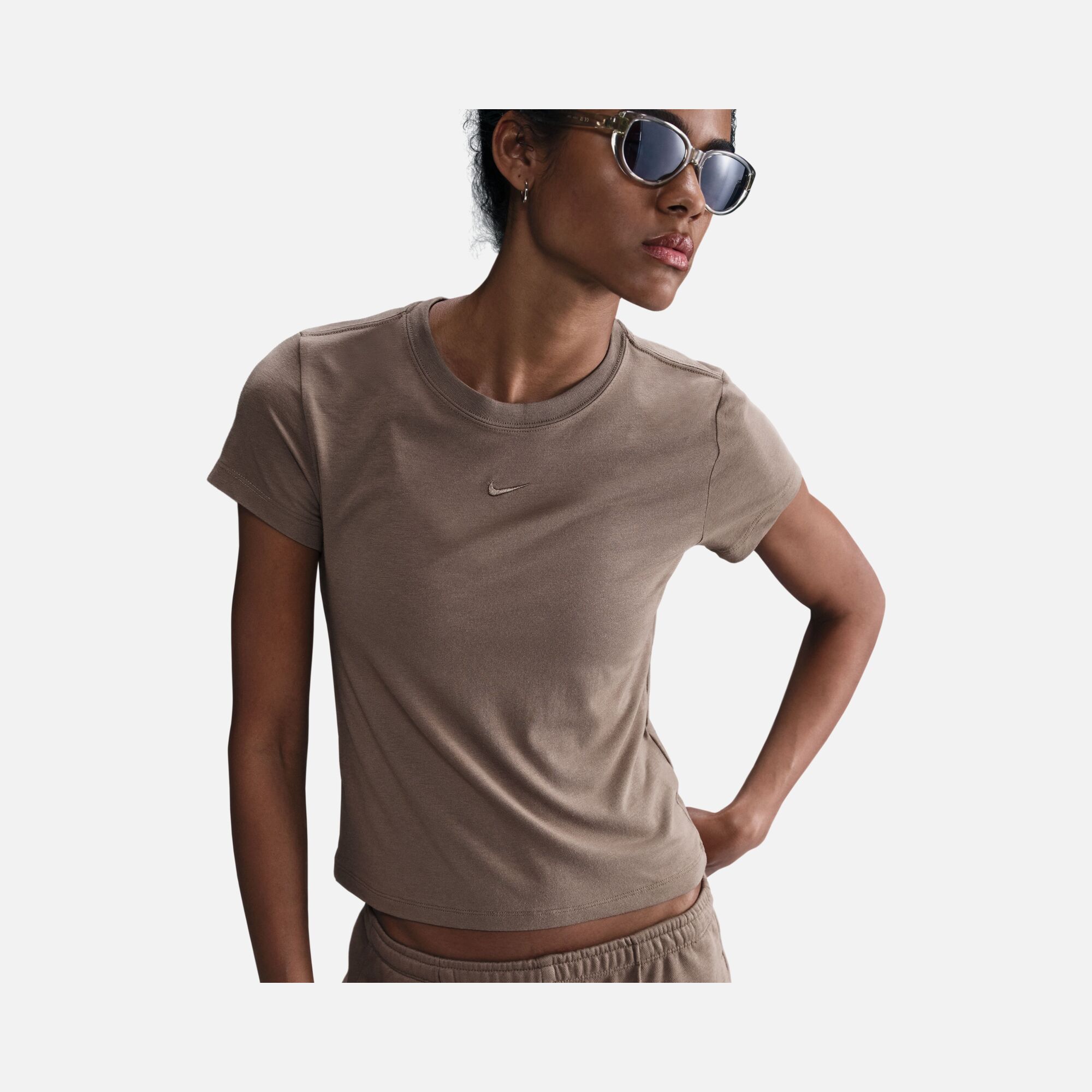 Nike Sportswear Essentials Chill Knit Short-Sleeve Kadın Tişört