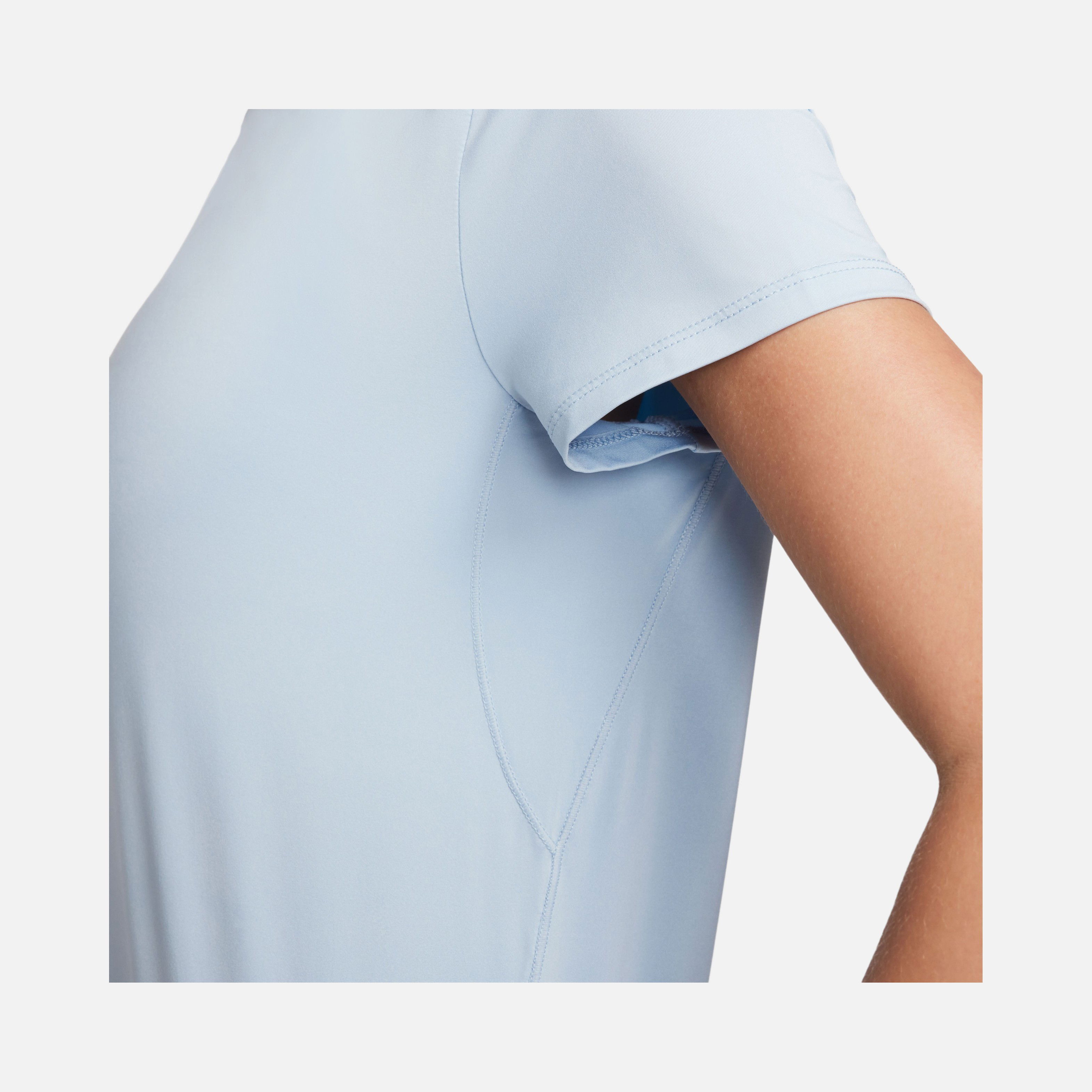 Nike One Classic Dri-Fit Short-Sleeve Training Kadın Tişört