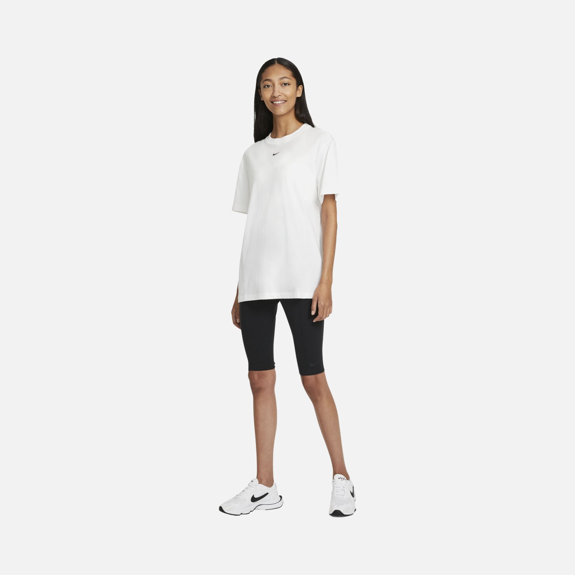 Nike Sportswear Essential Short-Sleeve Kadın Tişört