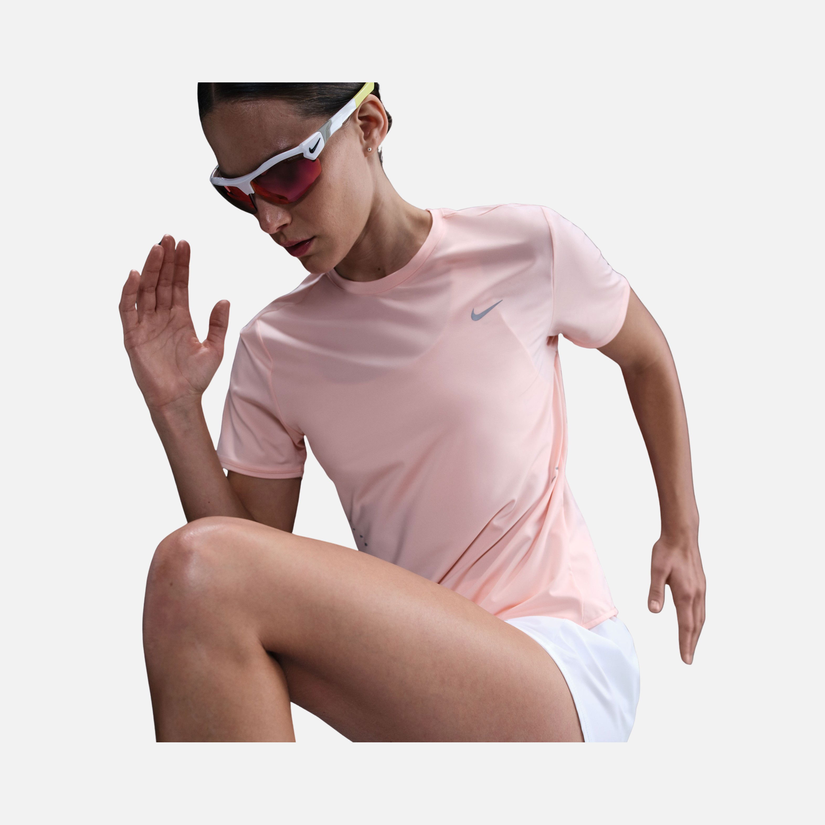 Nike Swift Dri-Fit Running Short-Sleeve Kadın Tişört