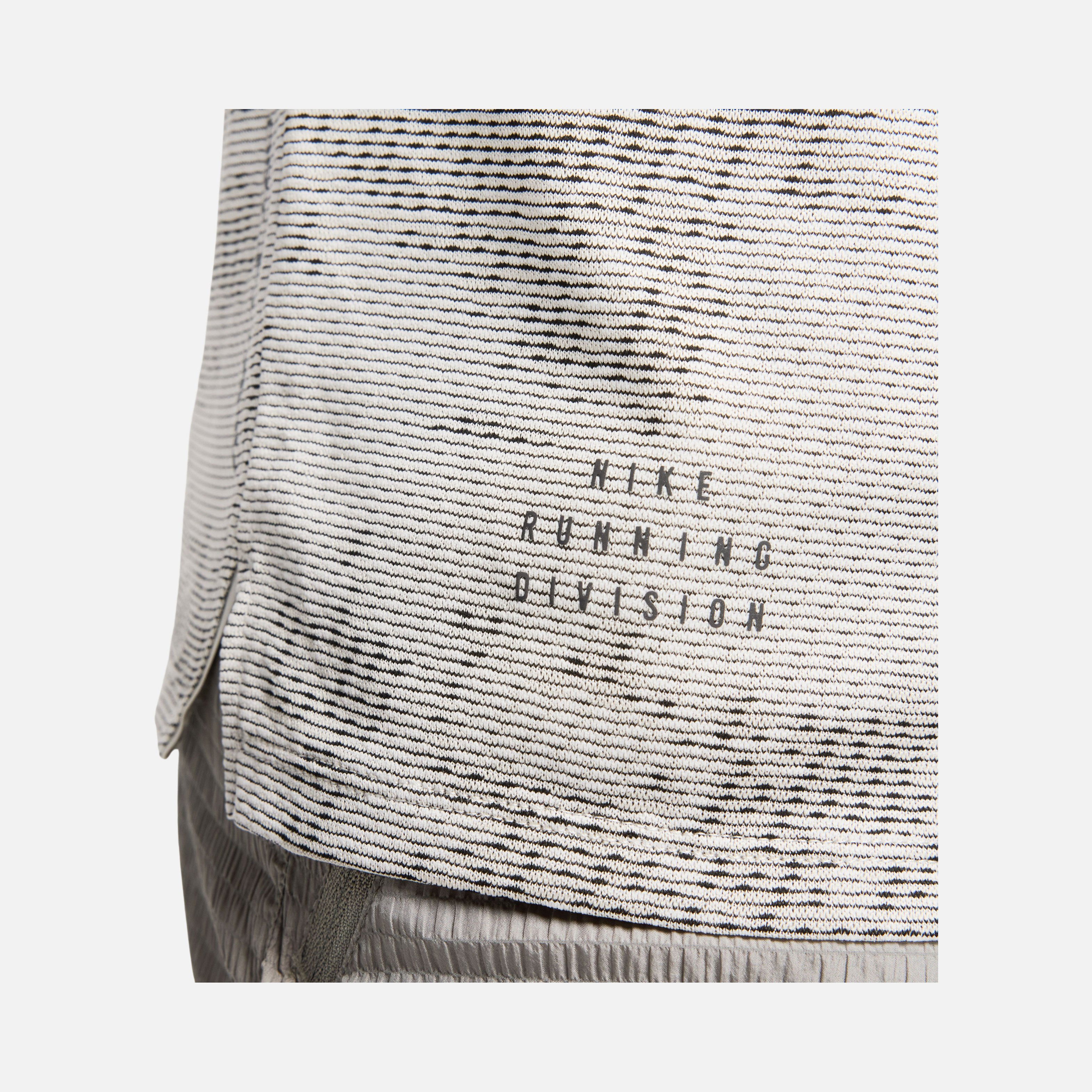 Nike Dri-Fit ADV Run Division Short-Sleeve Running Erkek Tişört