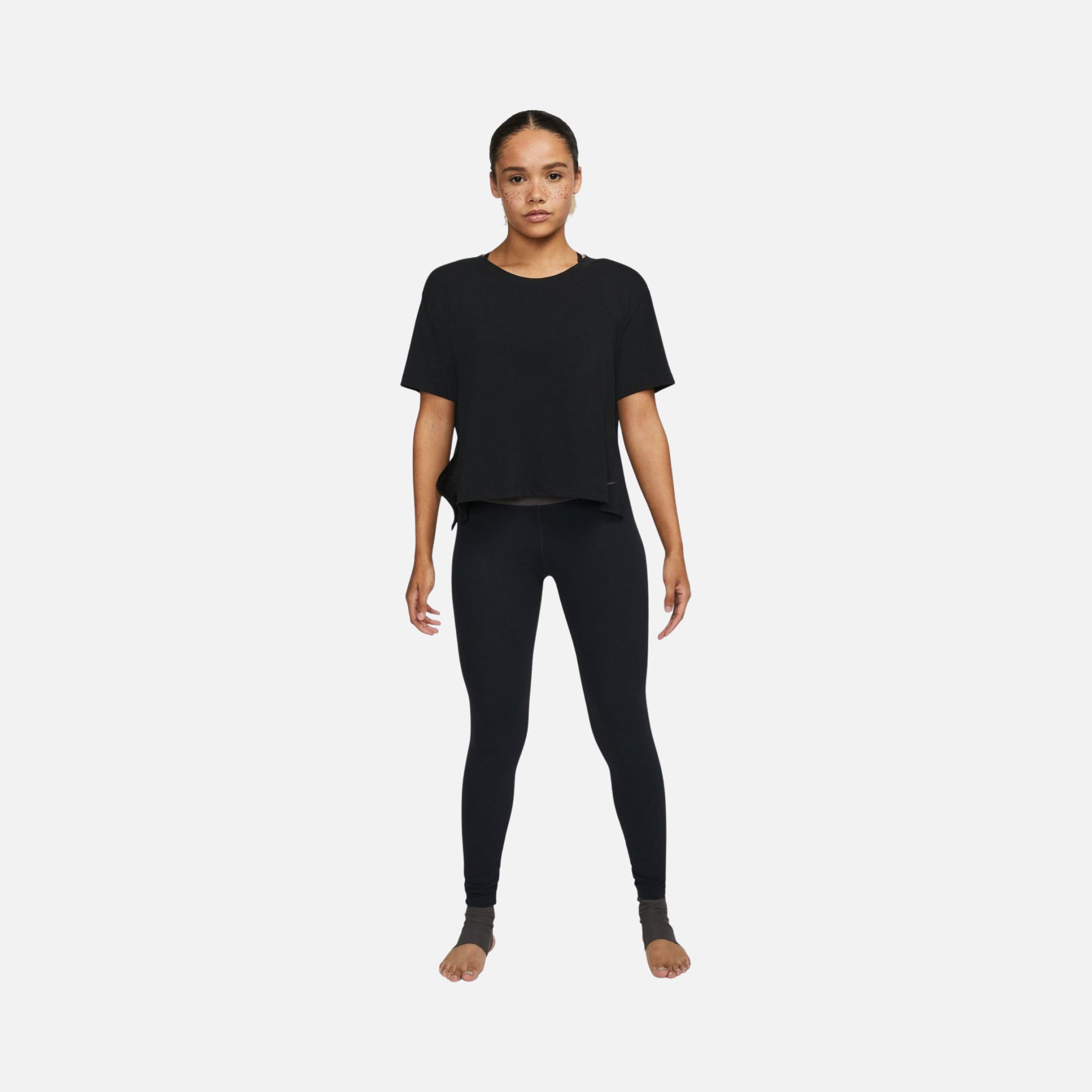 Nike Yoga Dri-Fit Training Short-Sleeve Kadın Tişört