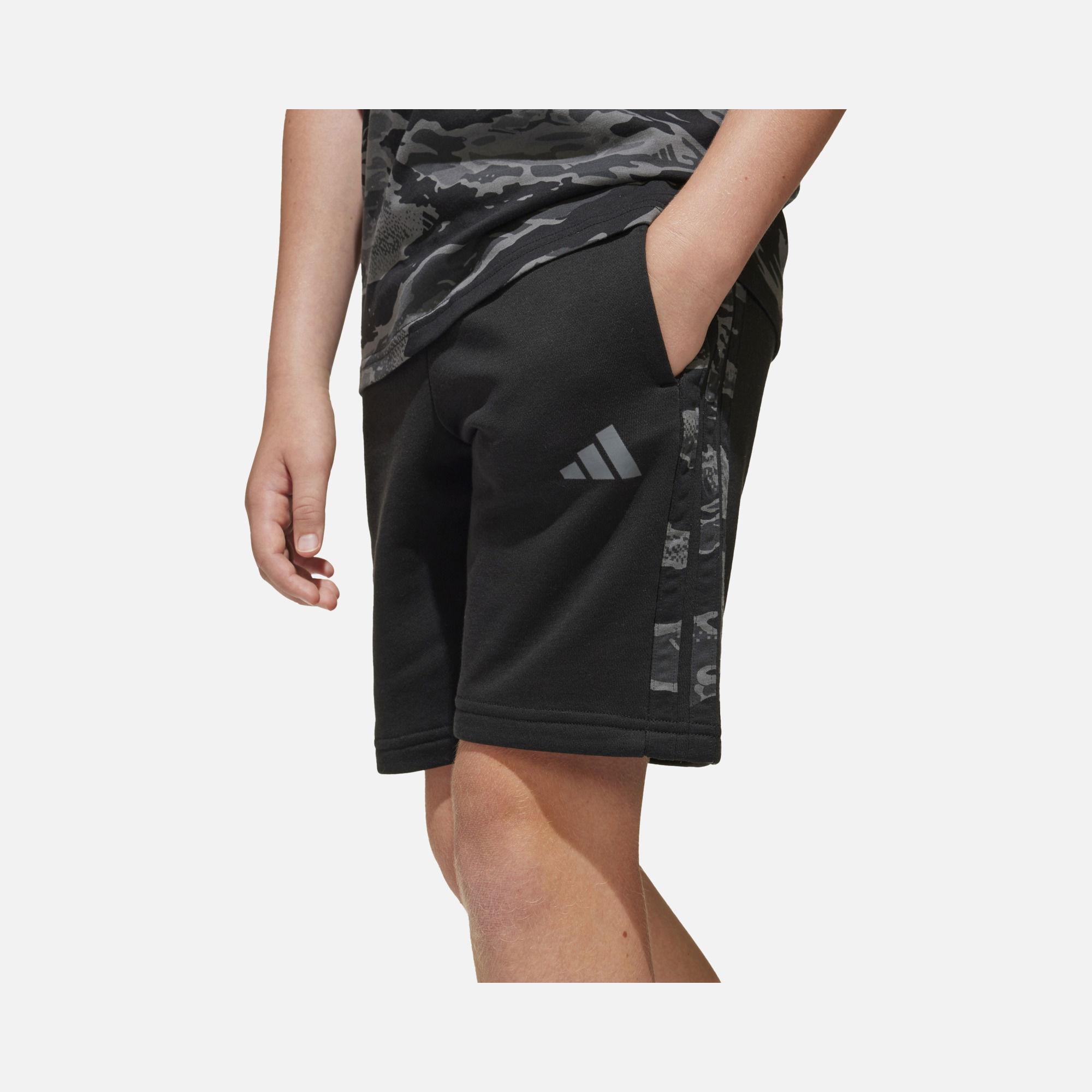 adidas Sportswear Essentials Camouflage 3-Stripes Detail French Terry Regular-Fit Çocuk Şort