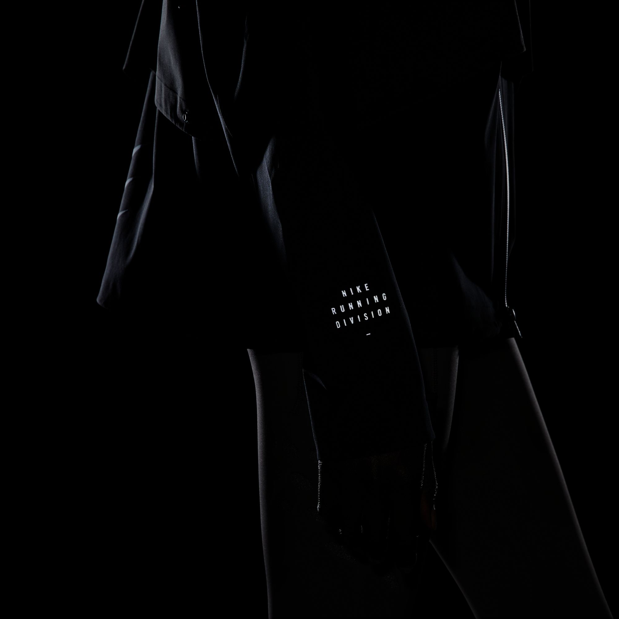 Nike Storm-Fit Run Division Full-Zip Hoodie Kadın Ceket