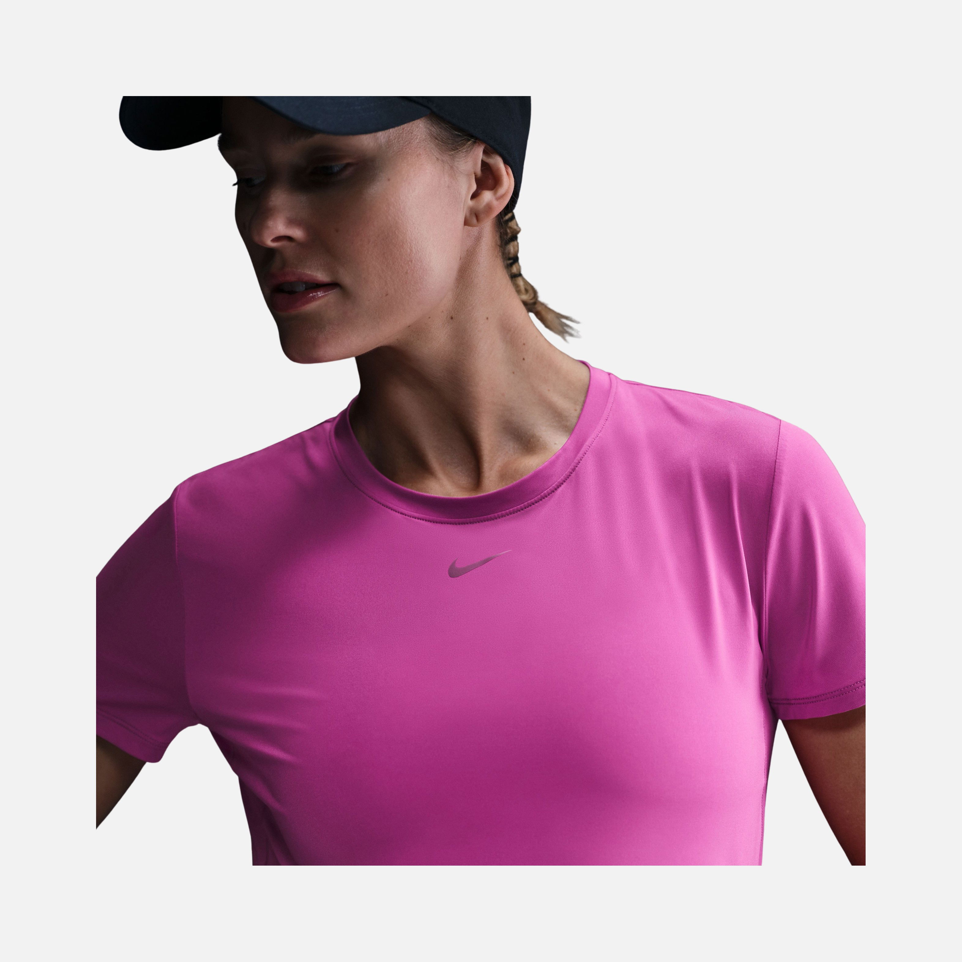 Nike One Classic Dri-Fit Short-Sleeve Training Kadın Tişört