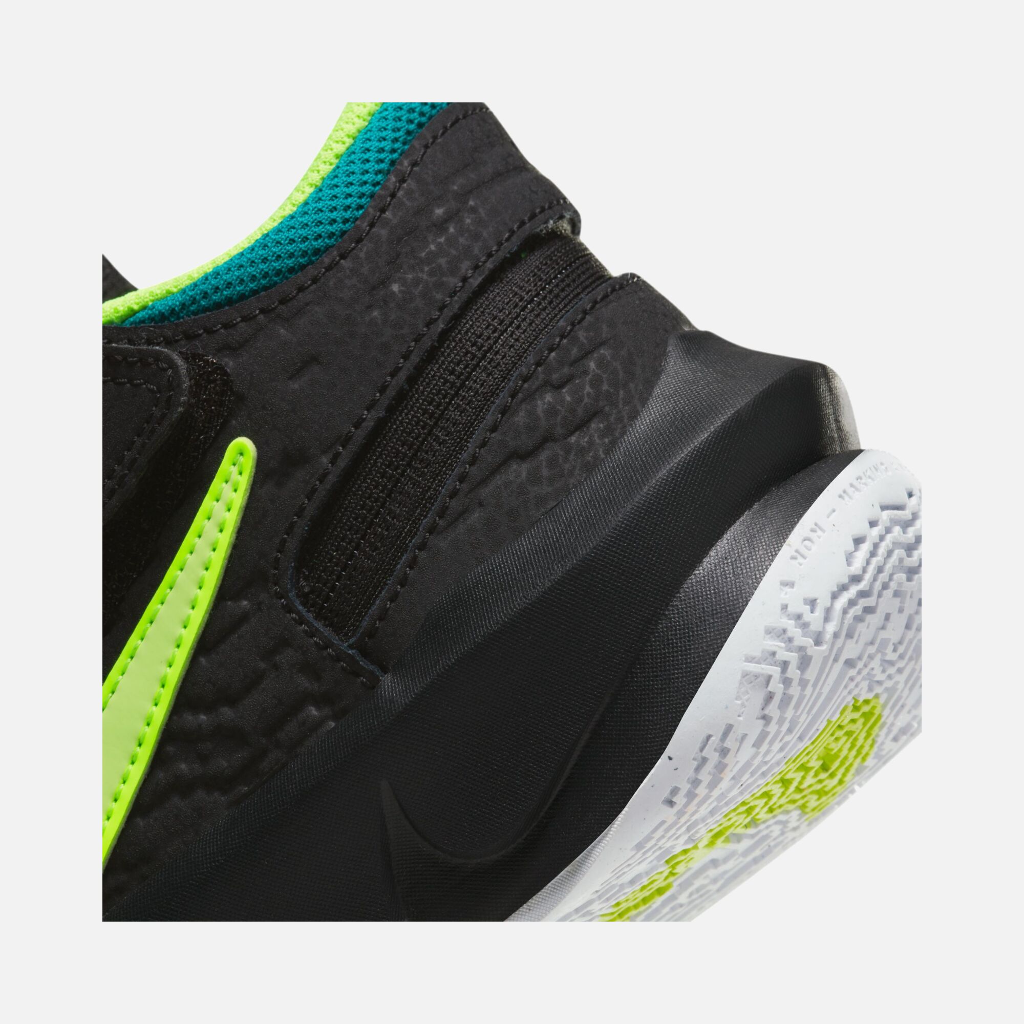 Nike Team Hustle D 10 FlyEase (GS) Basketbol Ayakkabısı