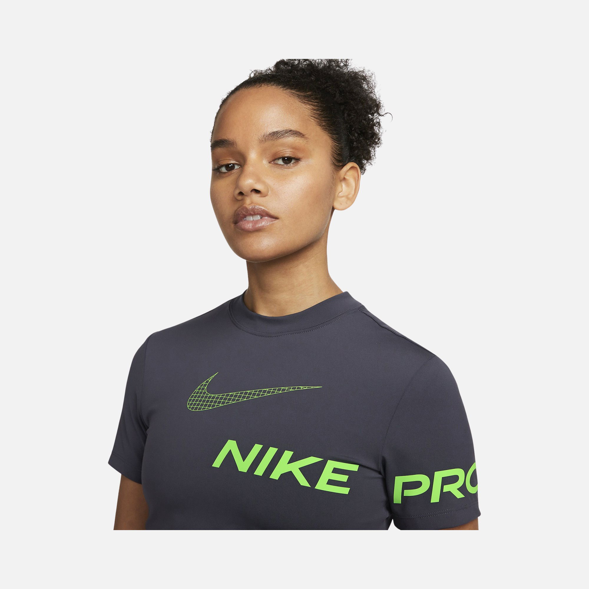 Nike Pro Dri-Fit Cropped Graphic Training Short-Sleeve Kadın Tişört