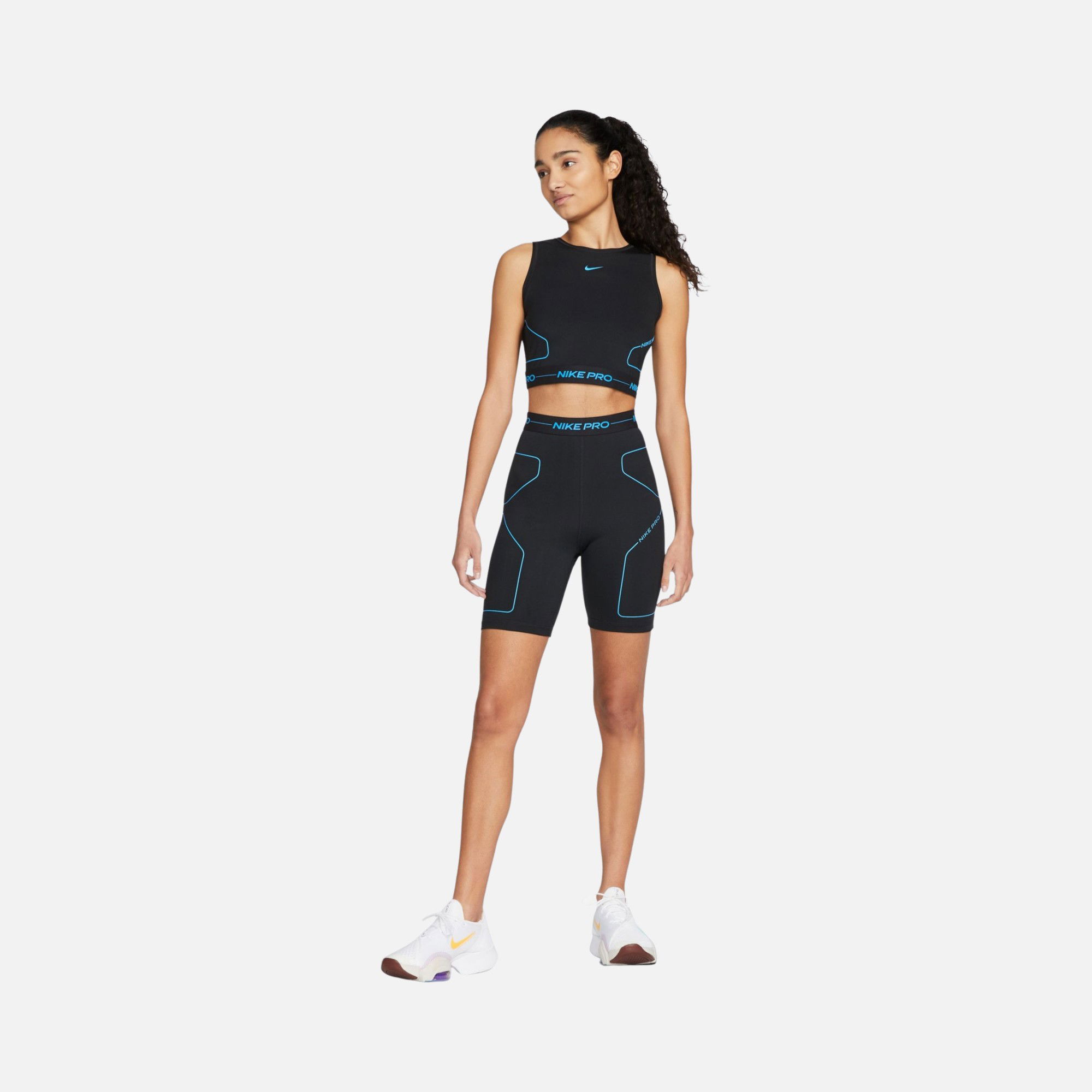 Nike Pro Dri-Fit Essential 7'' High Waisted Training Kadın Şort