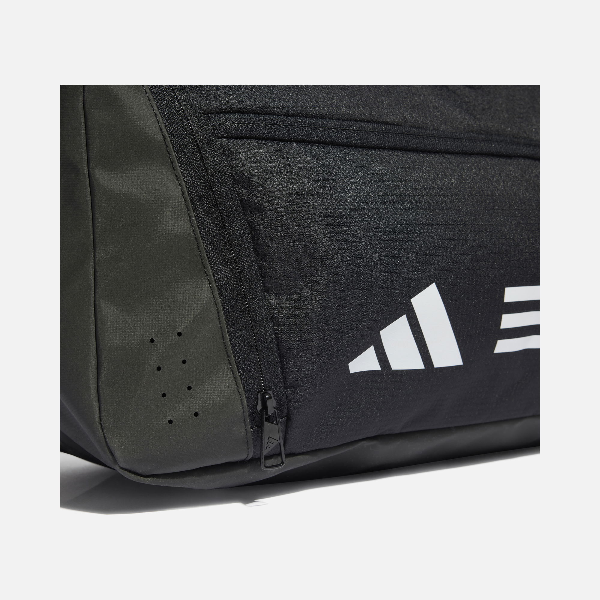 adidas Essentials 3-Stripes (Small - 30 L) Gym & Training Unisex Spor Çantası