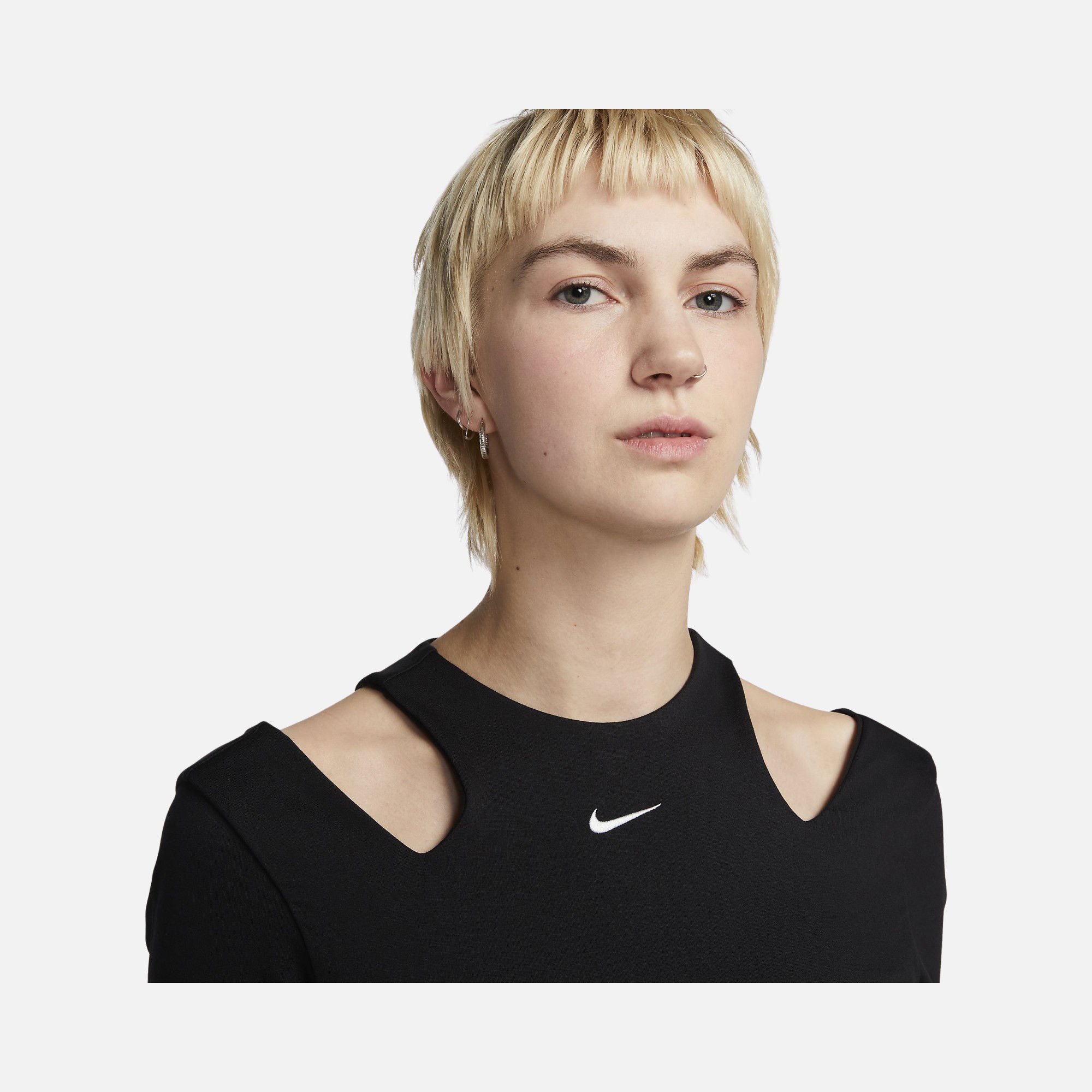 Nike Sportswear Essentials Short-Sleeve Cut-Out Kadın Tişört