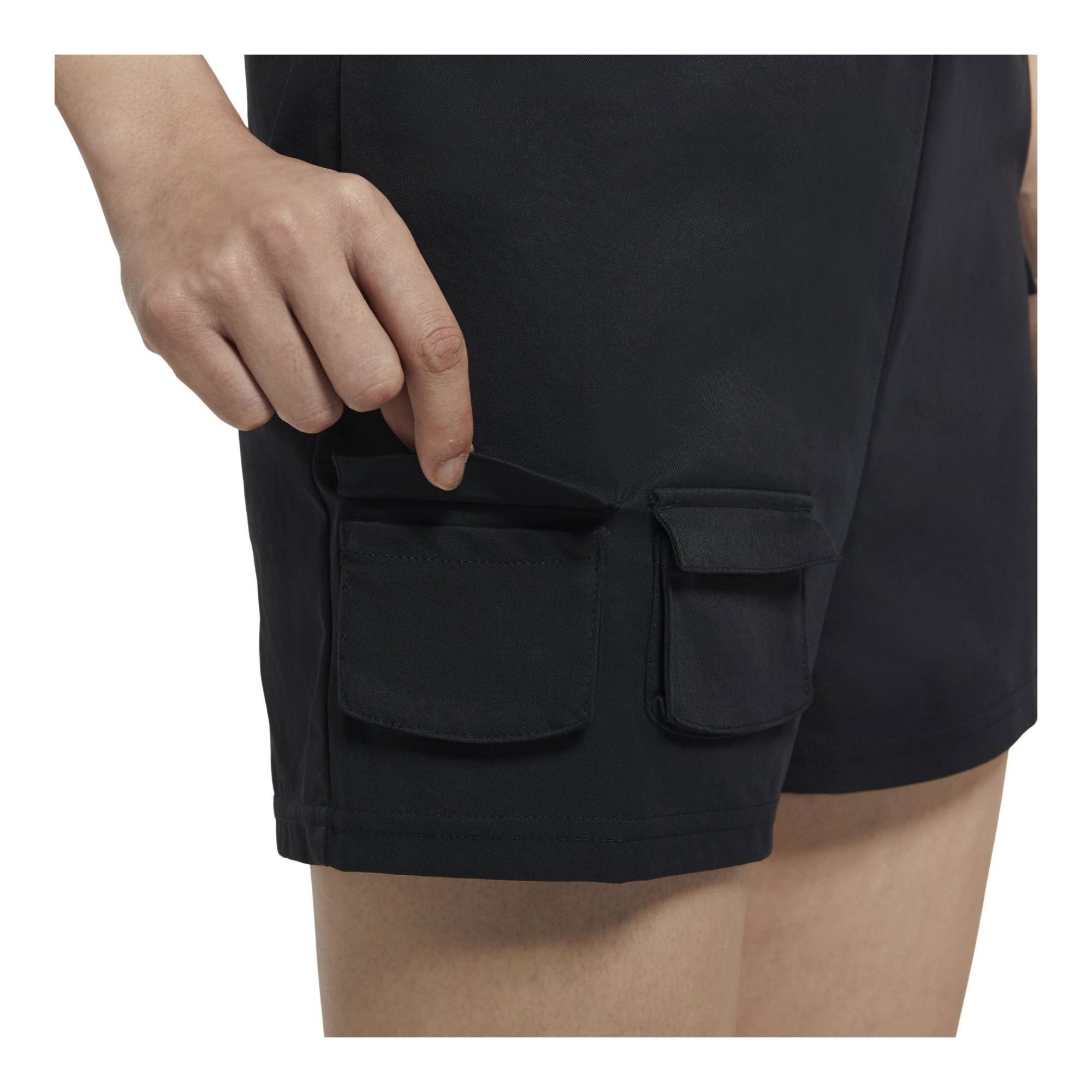 Nike Sportswear Swoosh Cargo Kadın Şort