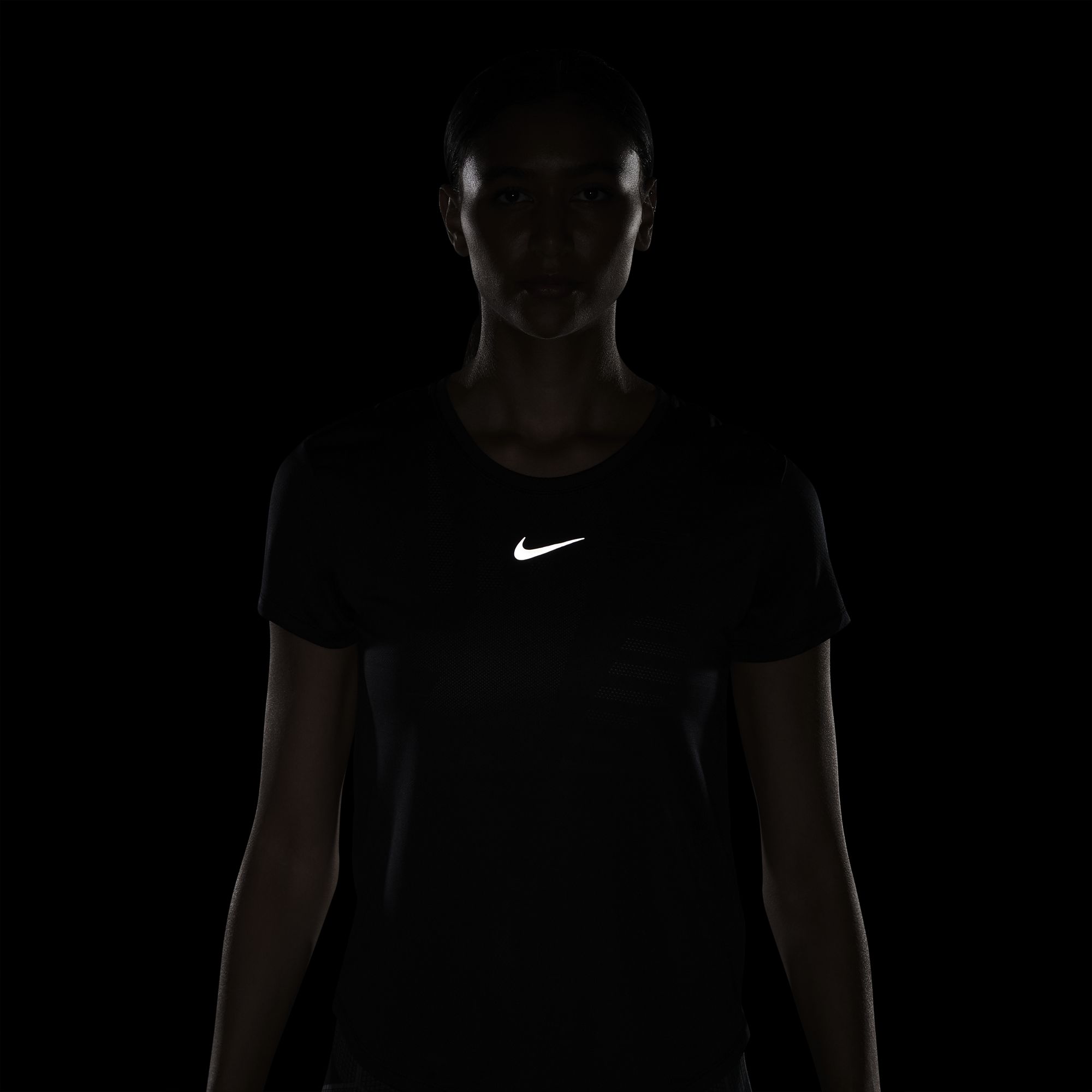 Nike Runway Short-Sleeve Kadın Tişört