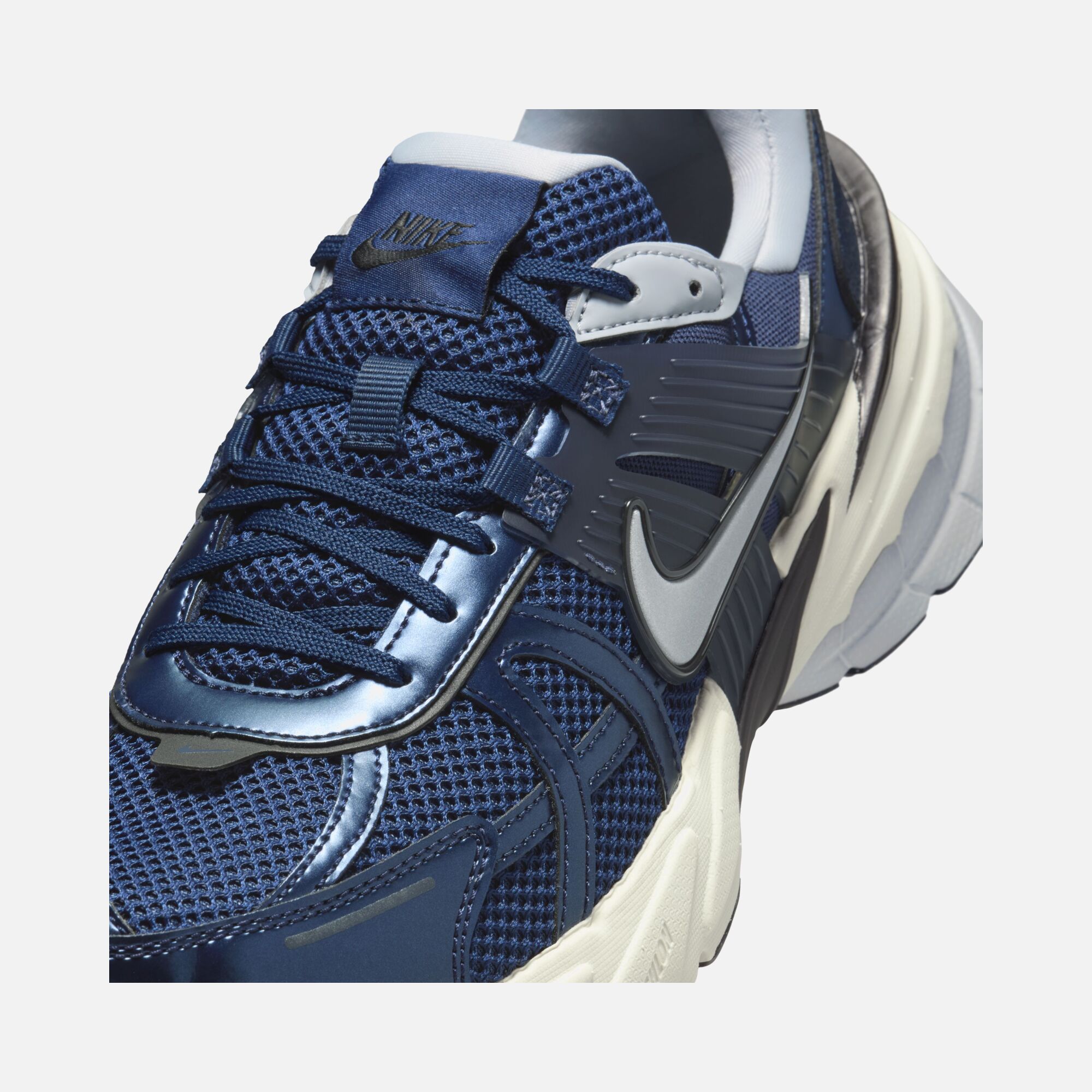 Nike V2K Run ''Metallic Details'' Sportswear Erkek Spor Ayakkabı