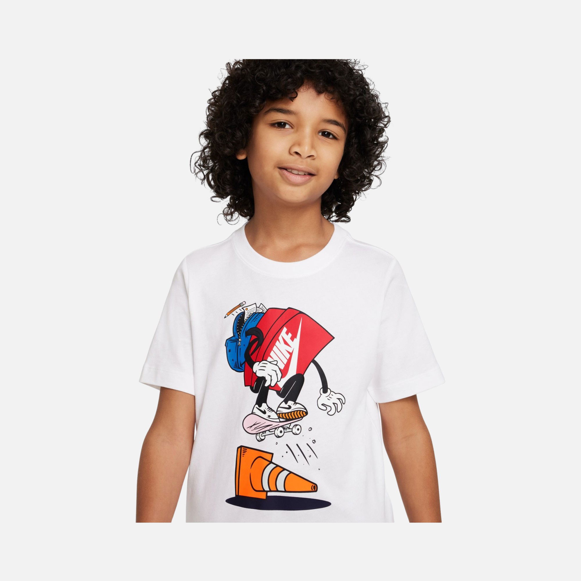 Nike Sportswear Boxy Patch Graphic Short-Sleeve (Boys') Çocuk Tişört