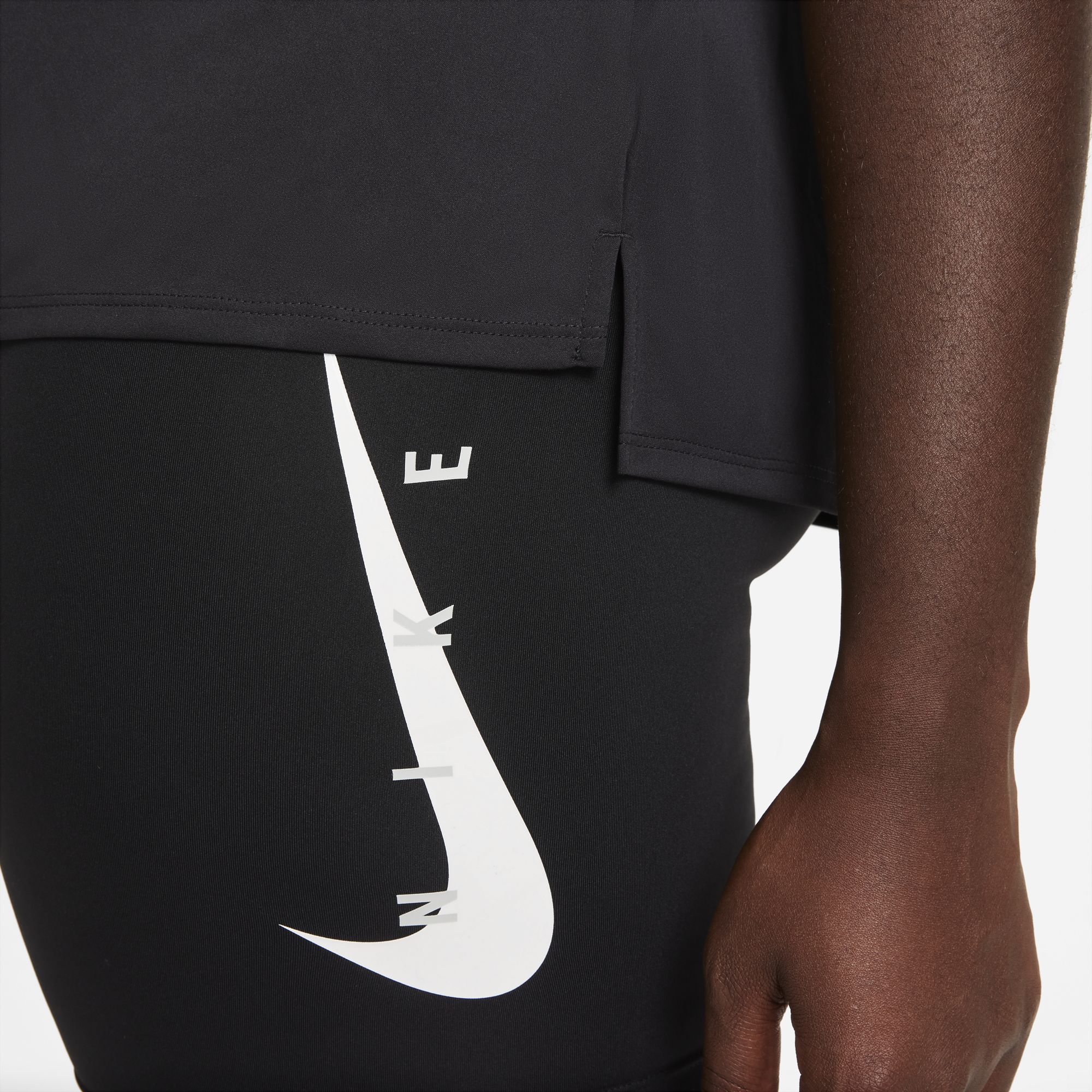 Nike Dri-Fit Swoosh Run Short-Sleeve Kadın Tişört