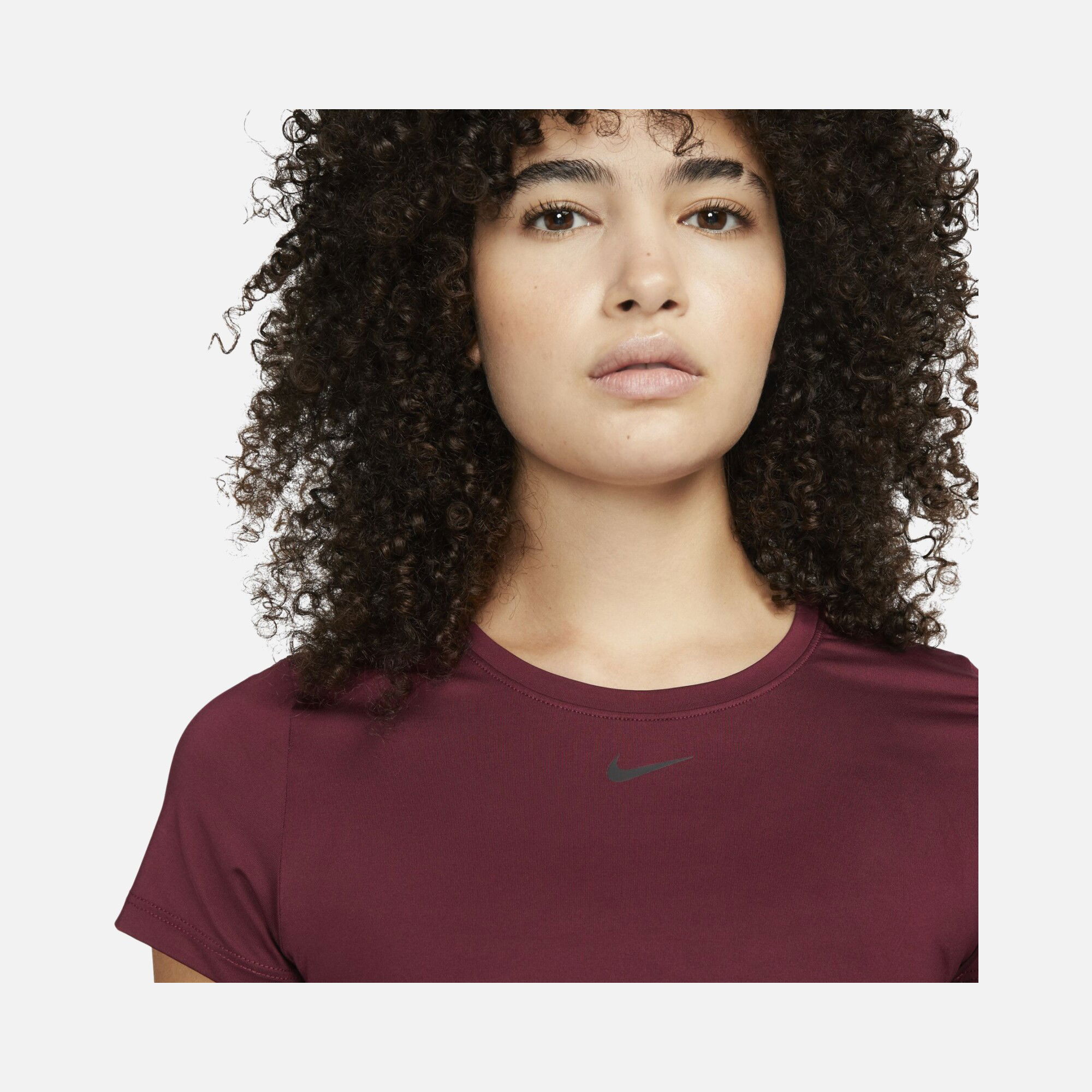 Nike Dri-Fit One Slim-Fit Short-Sleeve Kadın Tişört