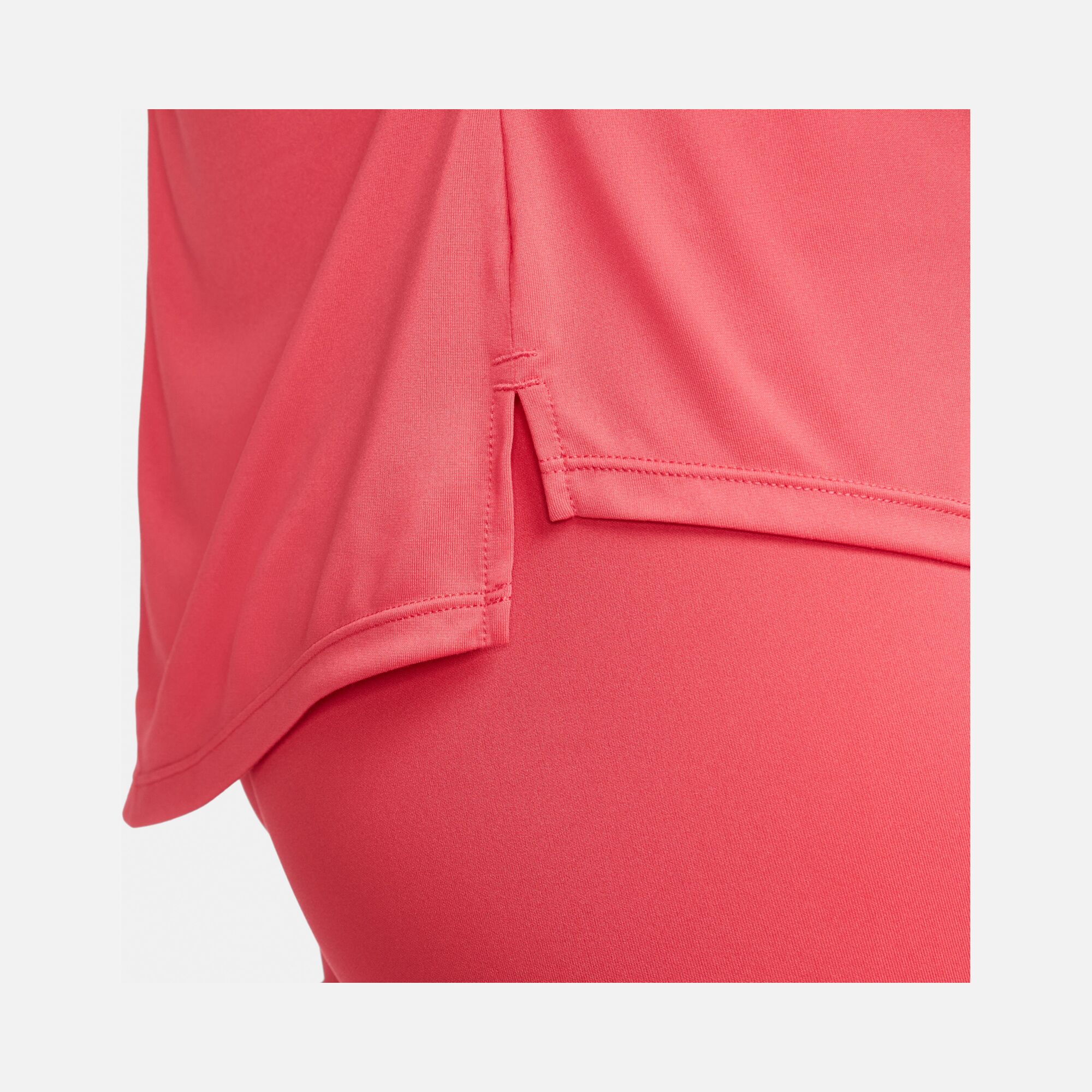 Nike Dri-Fit One Standard-Fit Short Sleeve Kadın Tişört