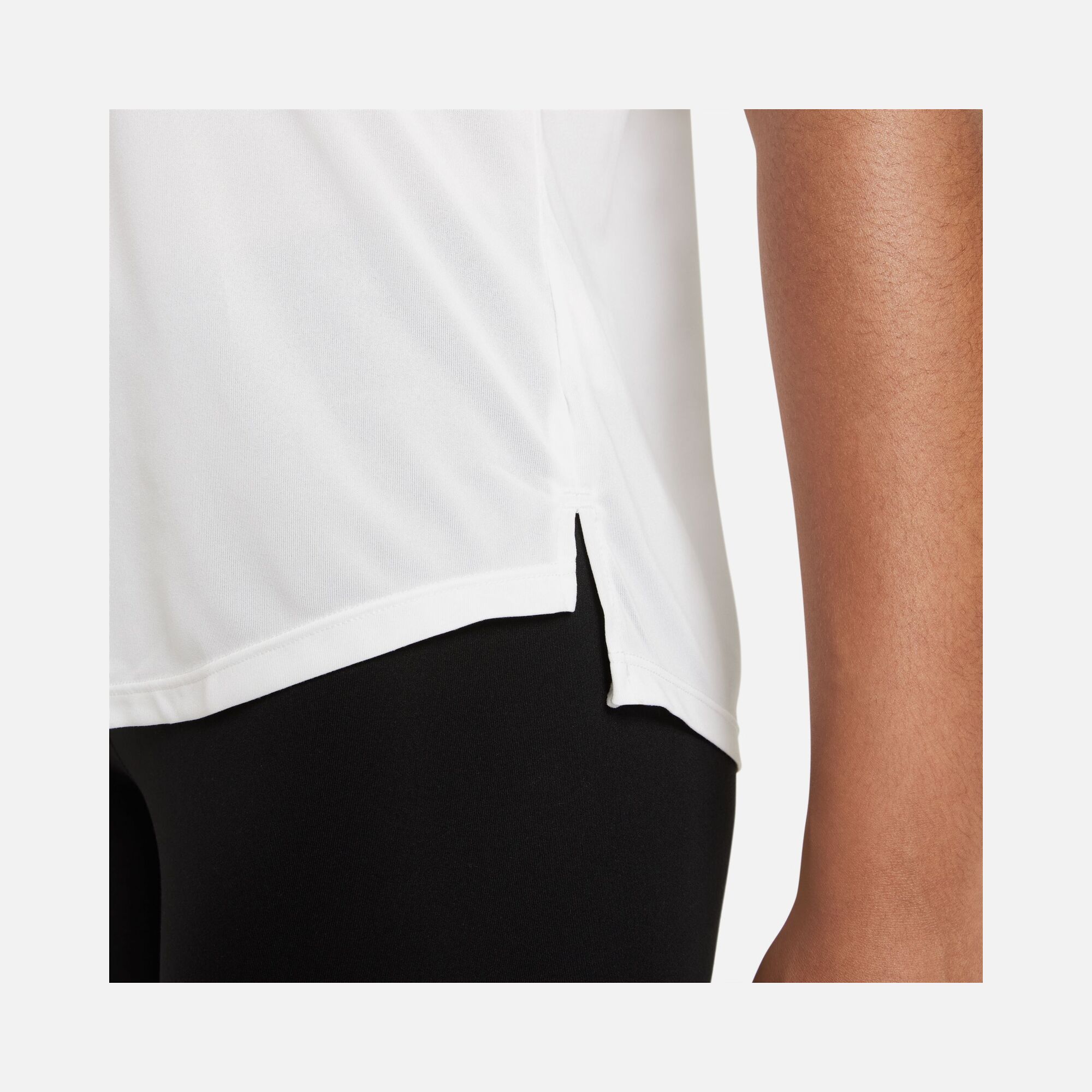 Nike Dri-Fit One Standard-Fit Short Sleeve Kadın Tişört