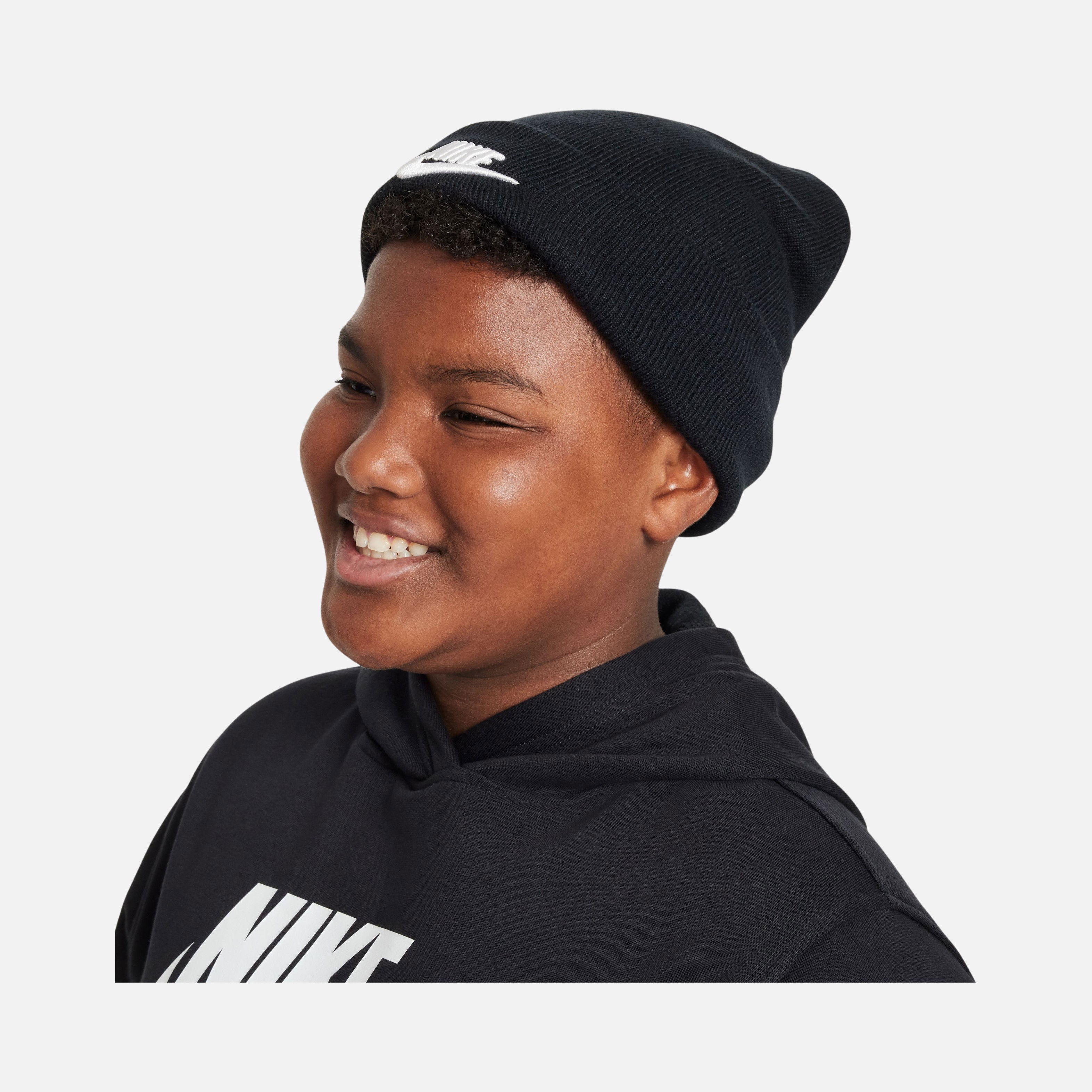 Nike Sportswear Peak Folding Cuff and Embroidered Futura Logo Details Çocuk Bere