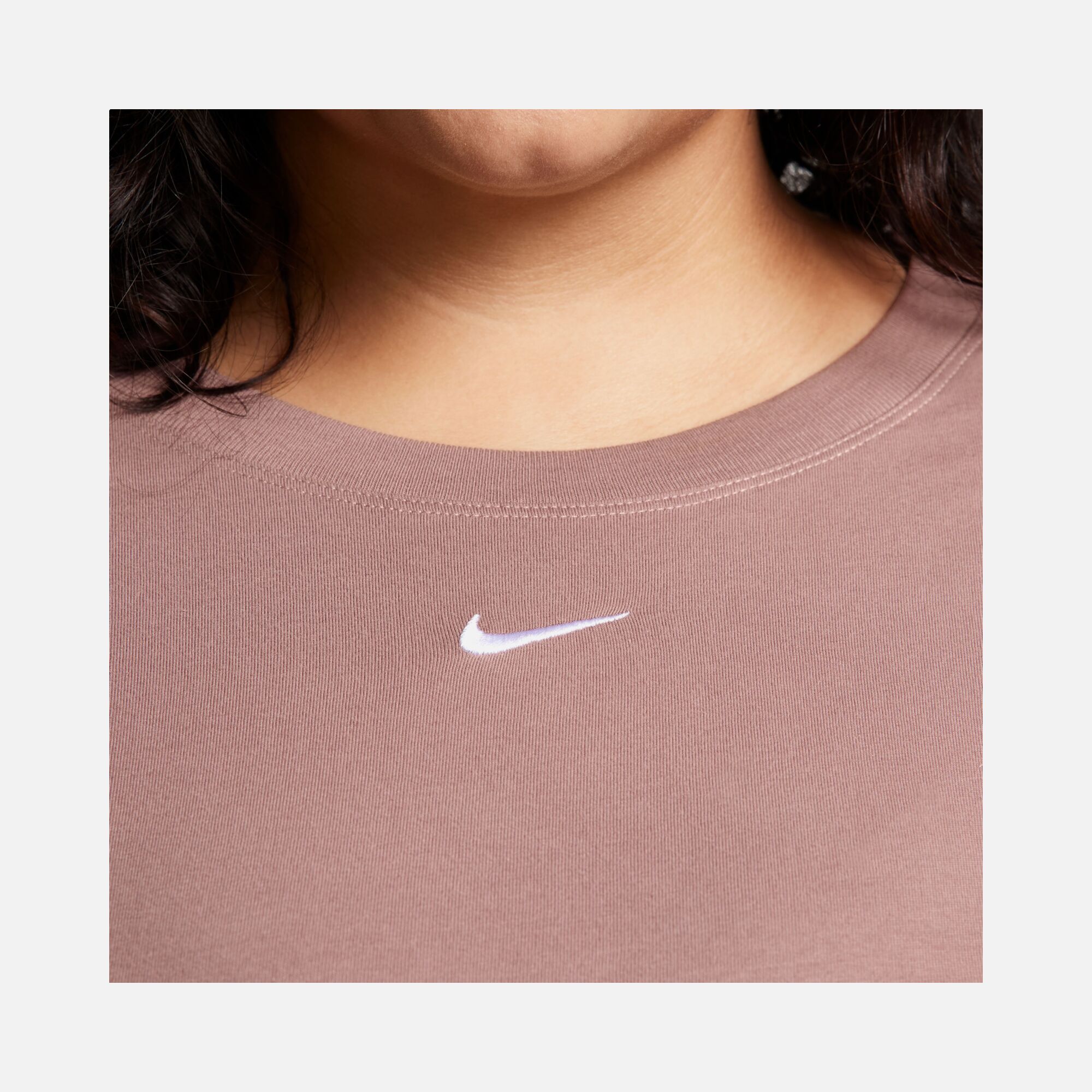Nike Sportswear Essential Relaxed Fit Short-Sleeve (Plus Size) Kadın Tişört