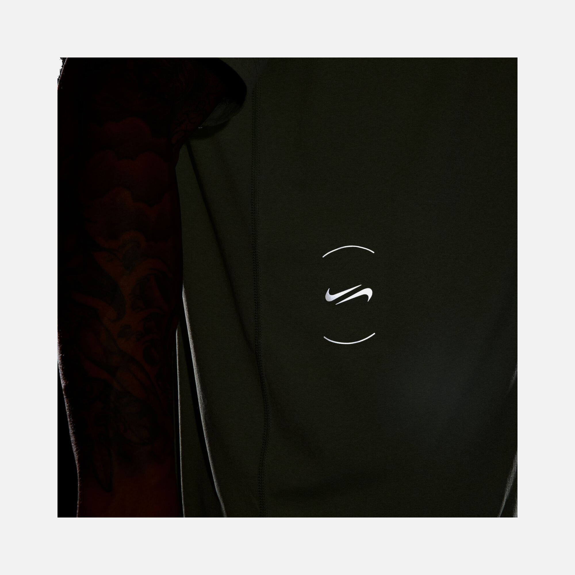 Nike Dri-Fit UV Hyverse Fitness Short-Sleeve Erkek Tişört