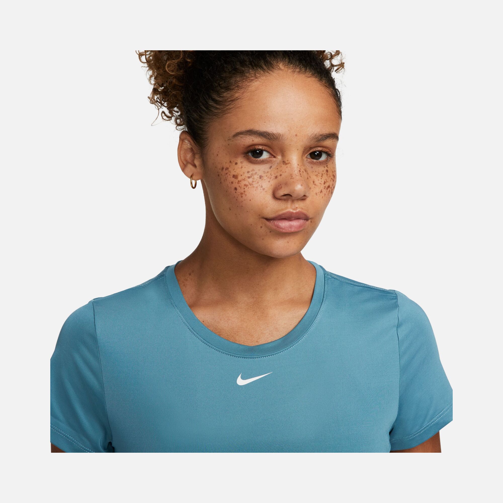 Nike Dri-Fit One Slim-Fit Short-Sleeve Kadın Tişört