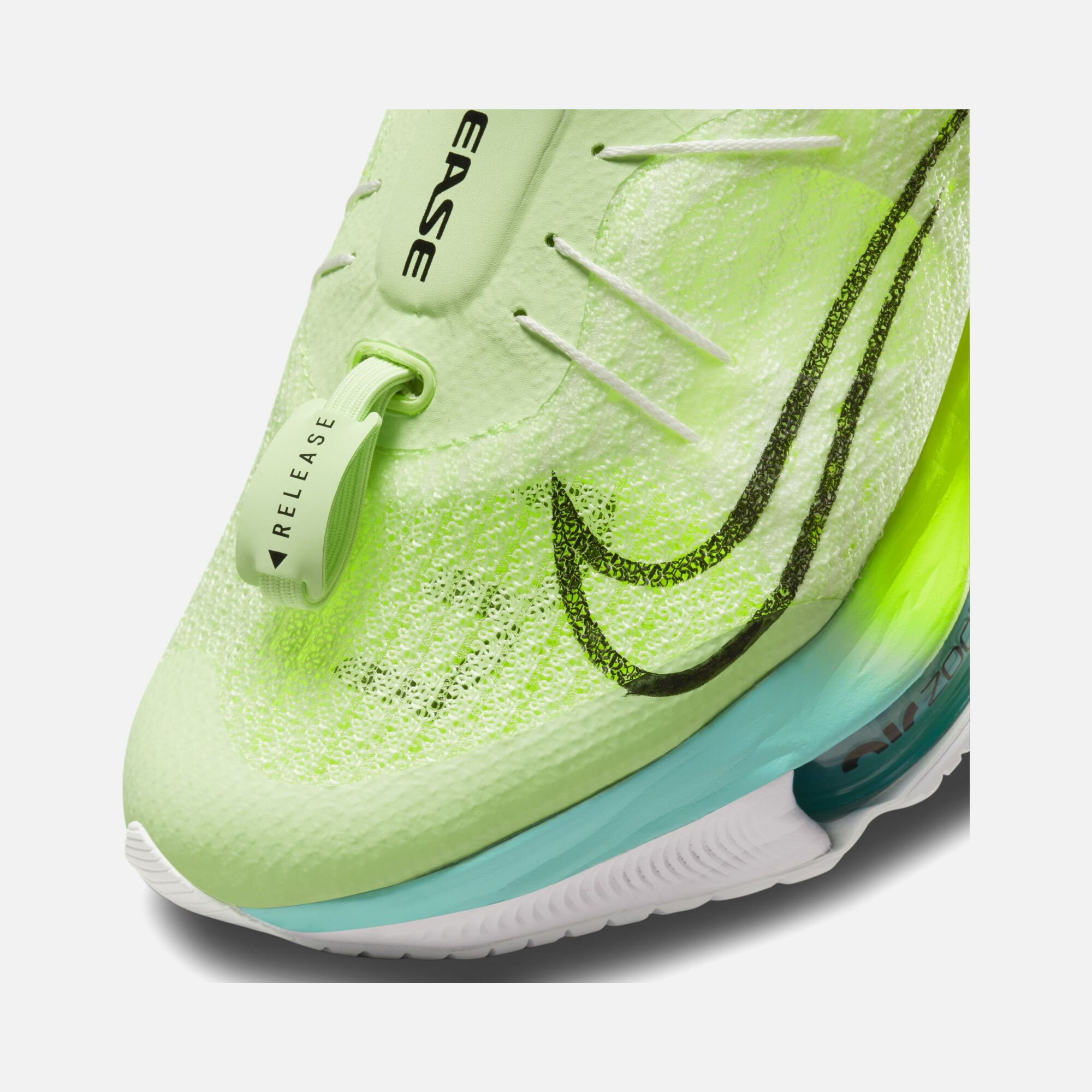 Nike Air Zoom Tempo NEXT% FlyEase Running Kadın Spor Ayakkabı