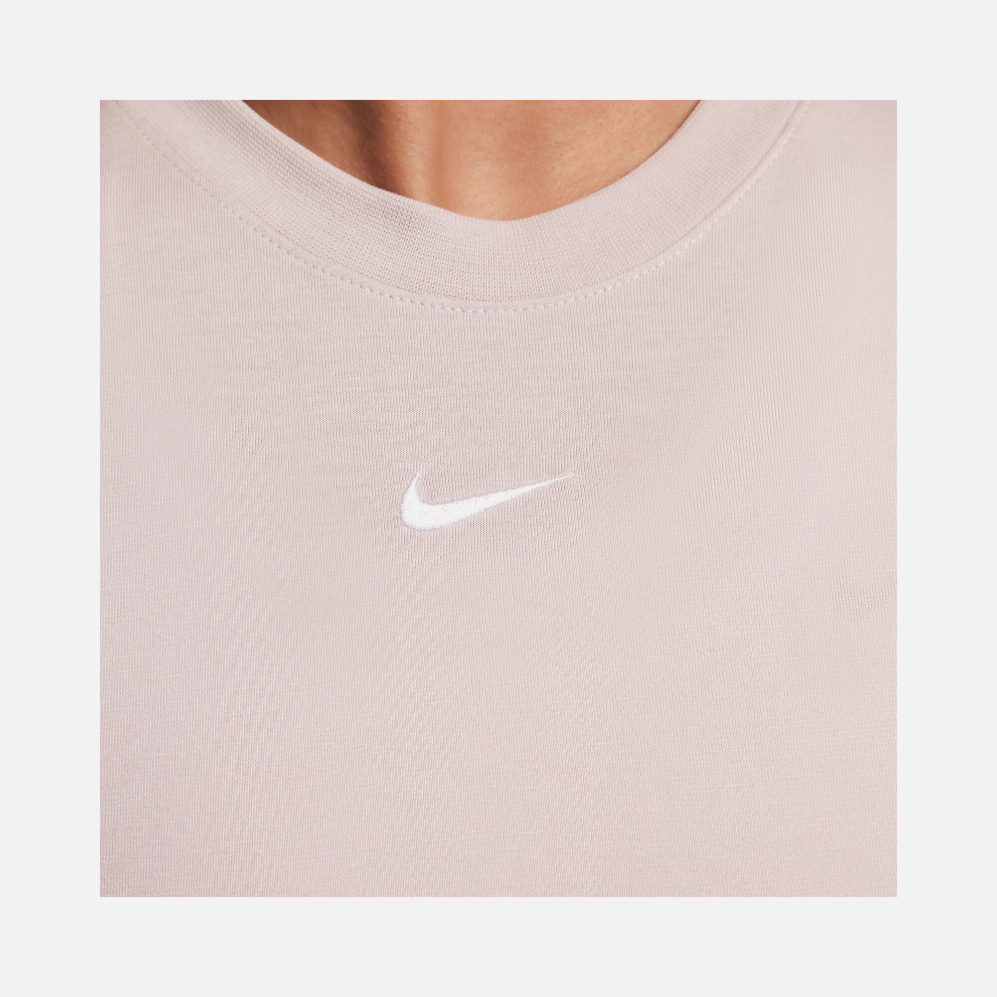 Nike Sportswear Essential Slim-Fit Cropped Short-Sleeve Kadın Tişört