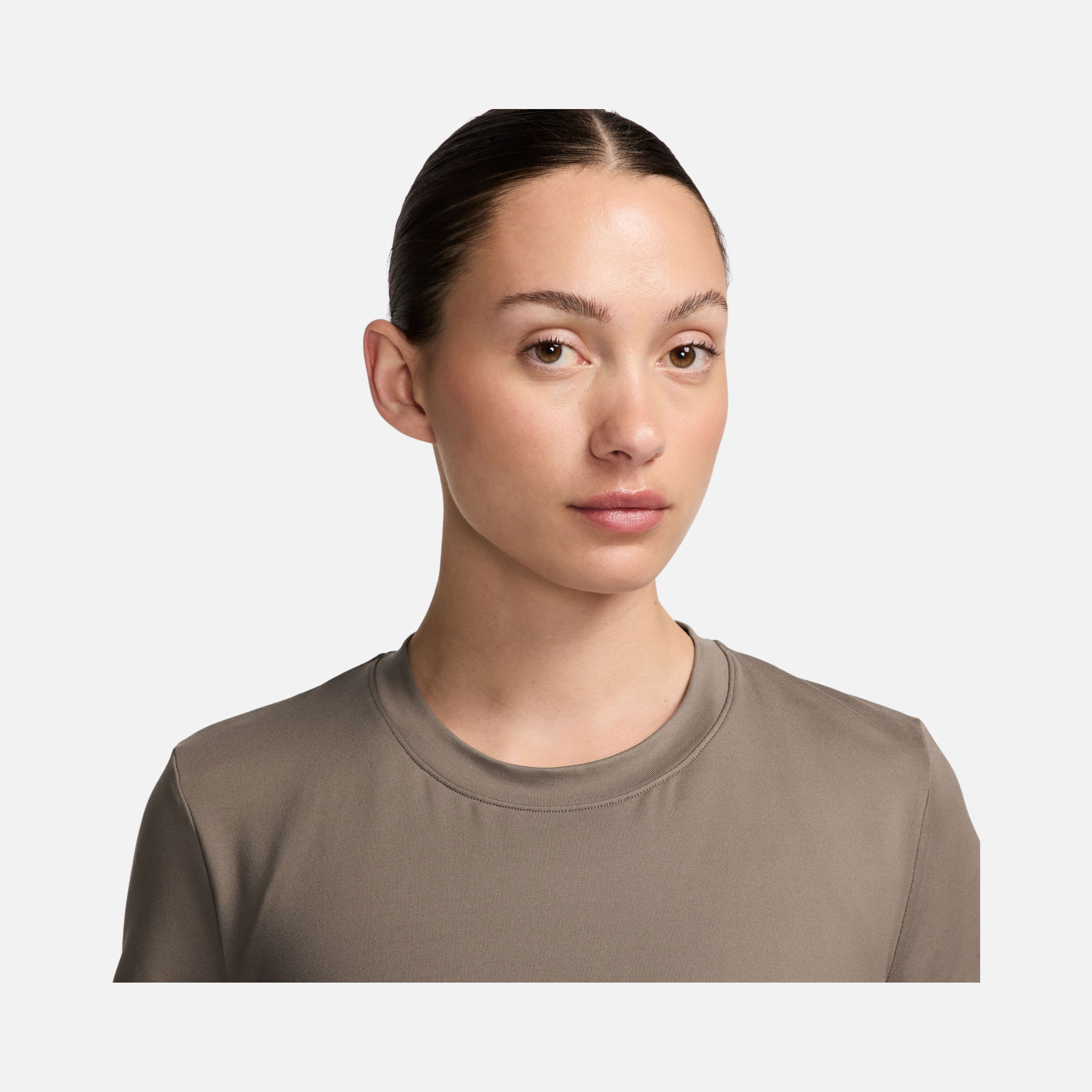 Nike One Dri-Fit Slim-Fit Training Short-Sleeve (Maternity) Kadın Tişört