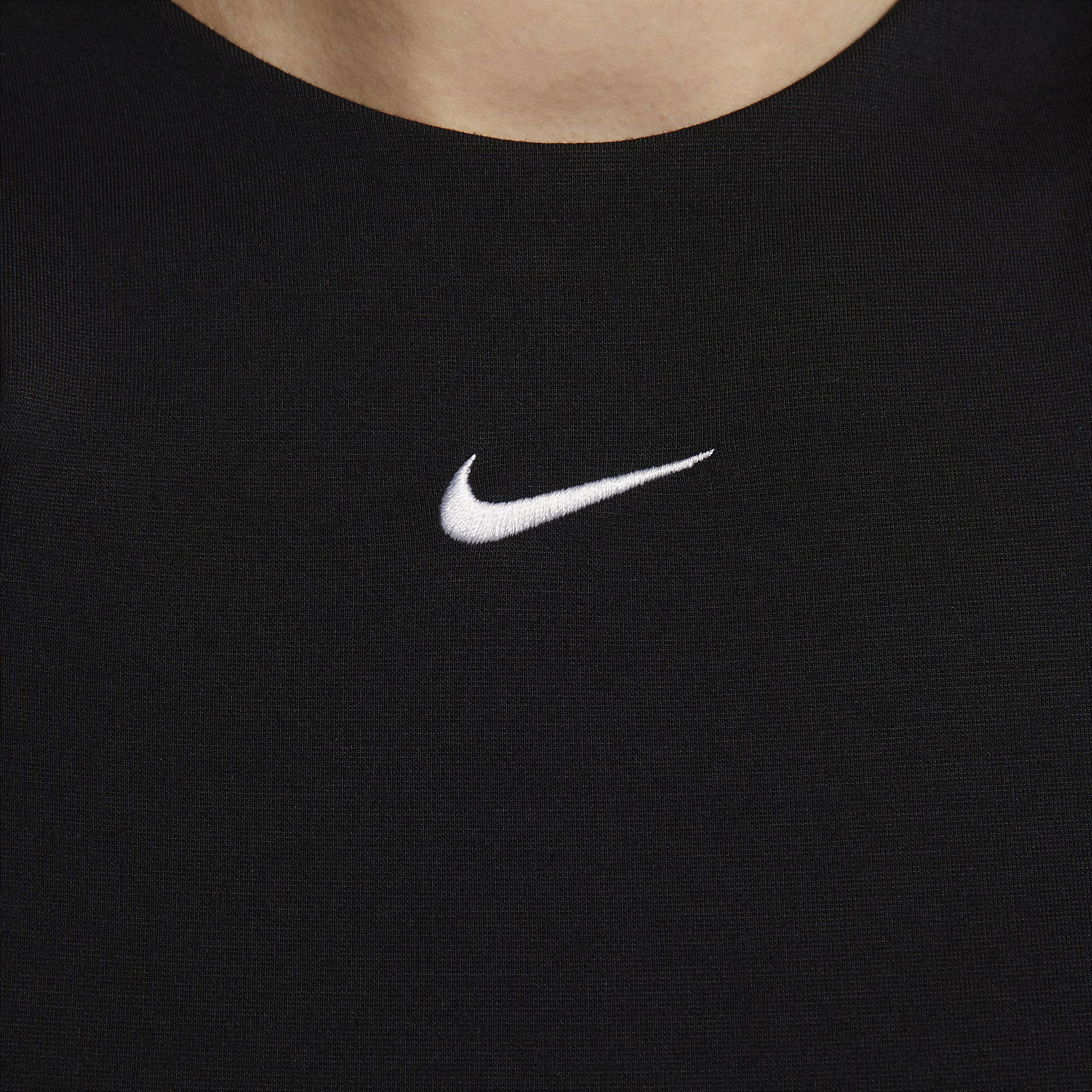 Nike Sportswear Essentials Short-Sleeve Cut-Out Kadın Tişört