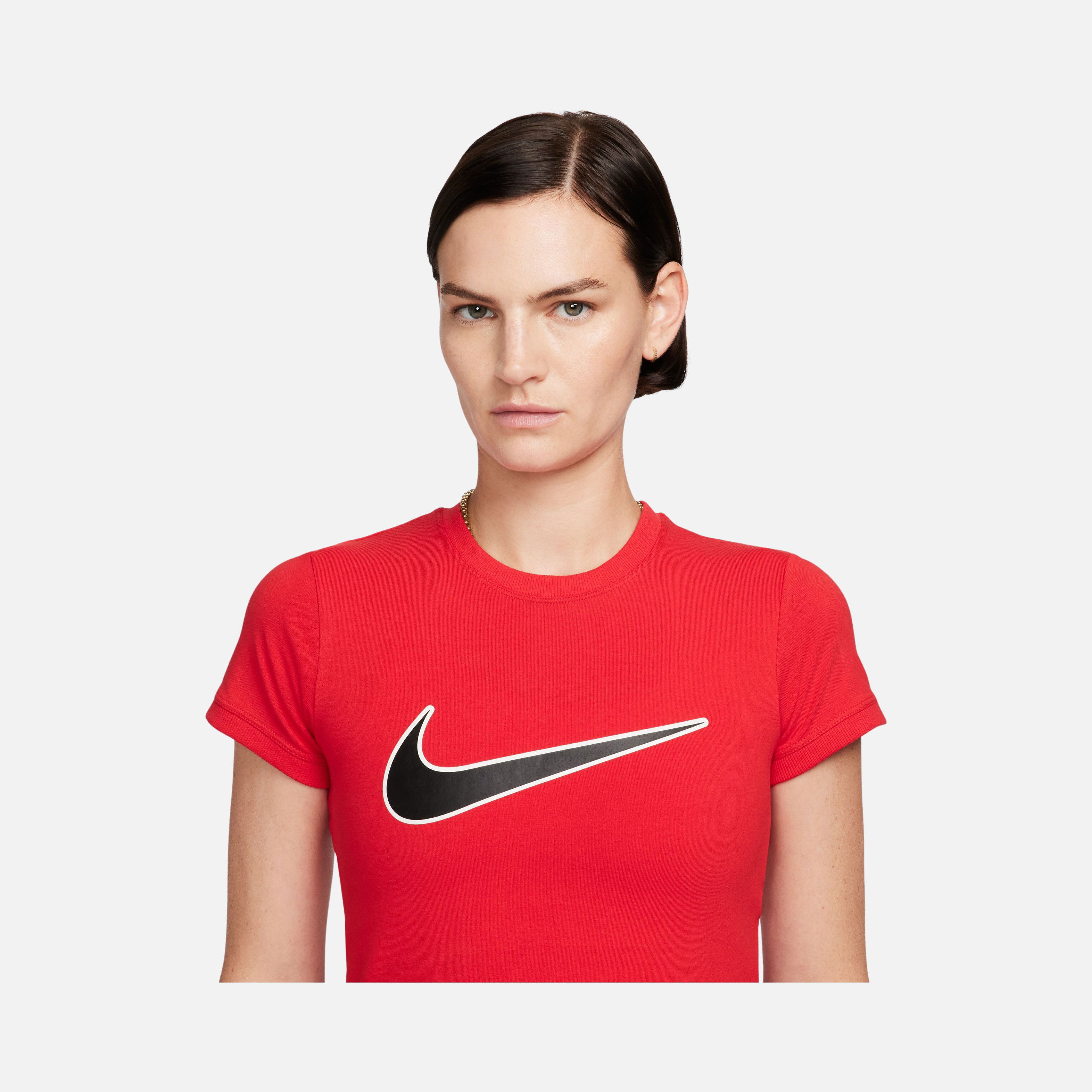 Nike Sportswear Swoosh Graphic Cropped Short-Sleeve Kadın Tişört