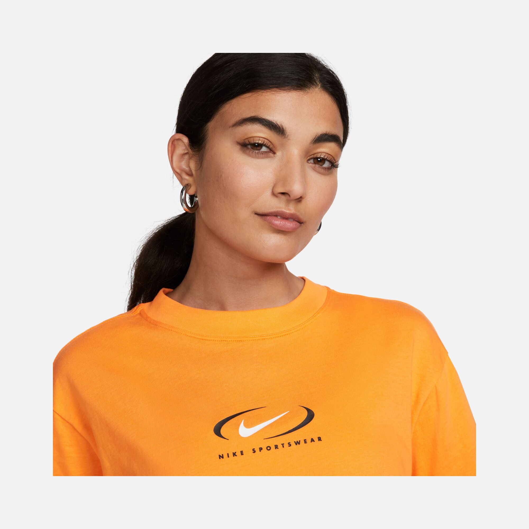 Nike Sportswear Graphic Loose Fit Short-Sleeve Kadın Tişört