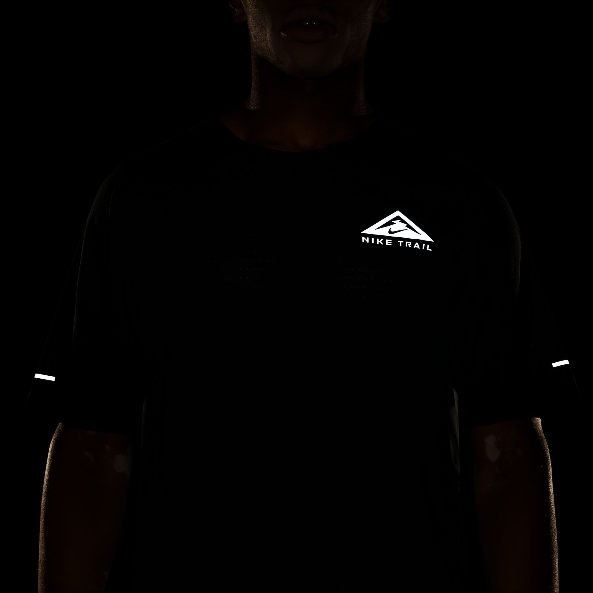 Nike Dri-Fit Trail Solar Chase Running Short-Sleeve Erkek Tişört