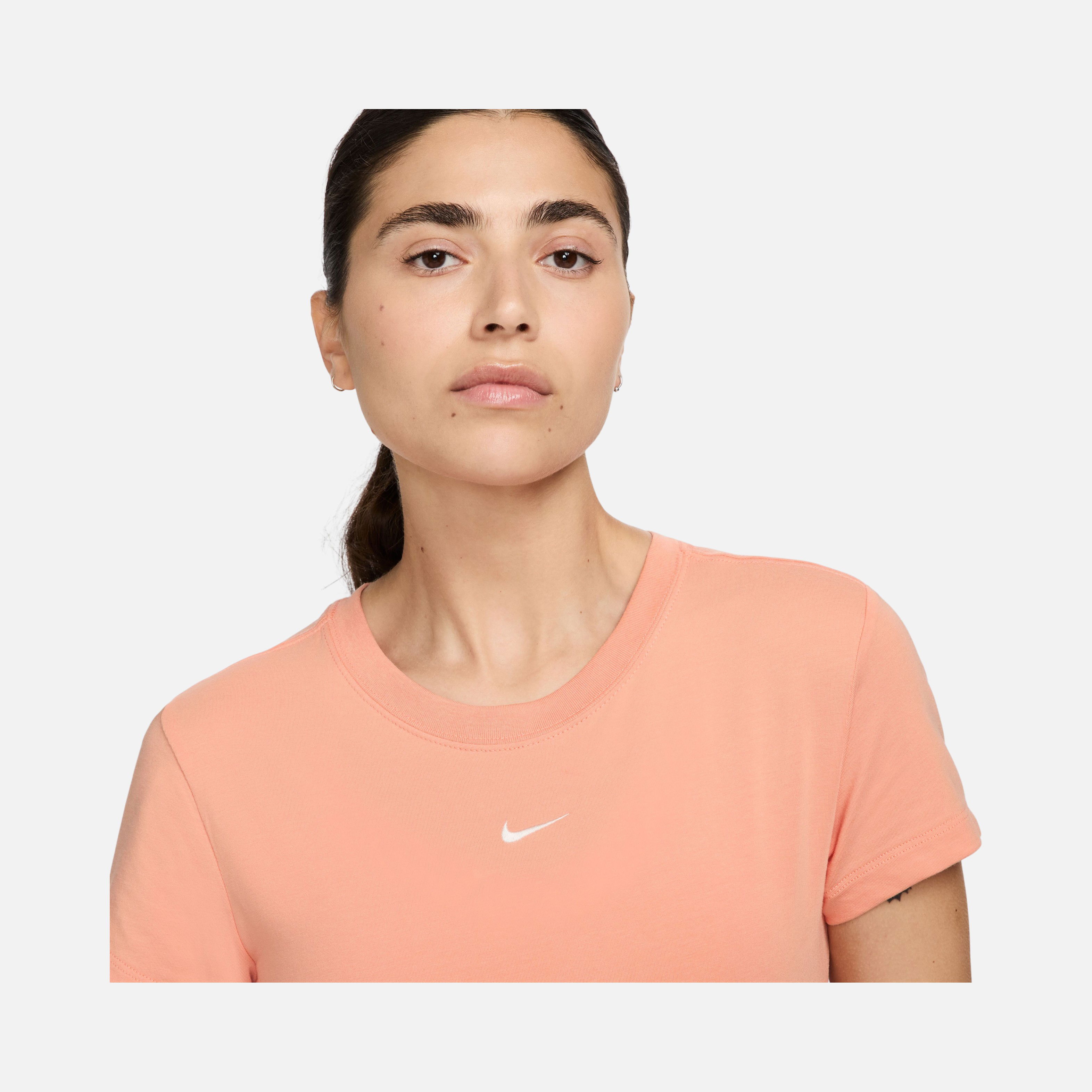 Nike Sportswear Essentials Chill Knit Short-Sleeve Kadın Tişört